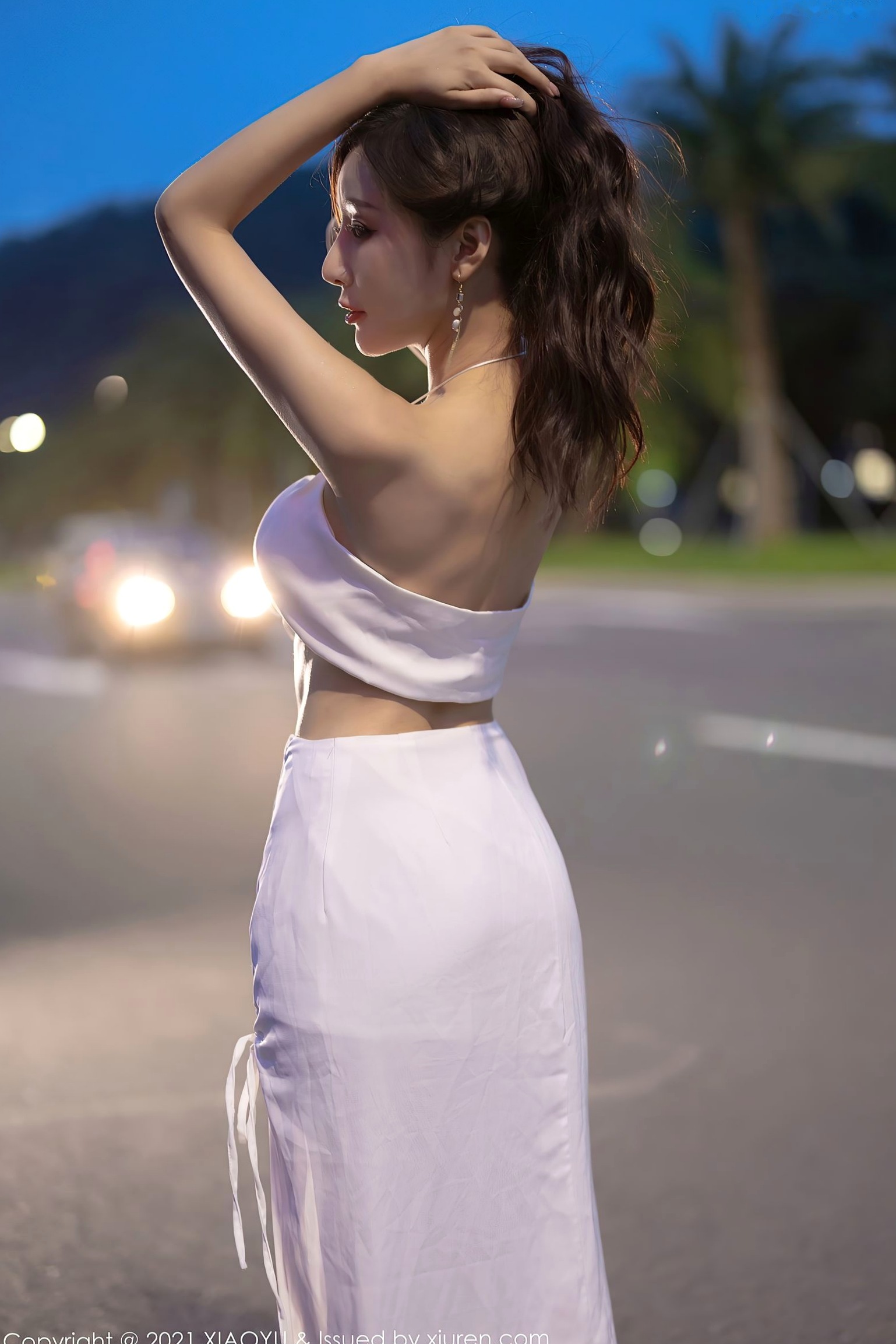 XiaoYu语画界王馨瑶:黑色镂空内衣私房与纯白清凉户外写真,极致诱惑魅力展现