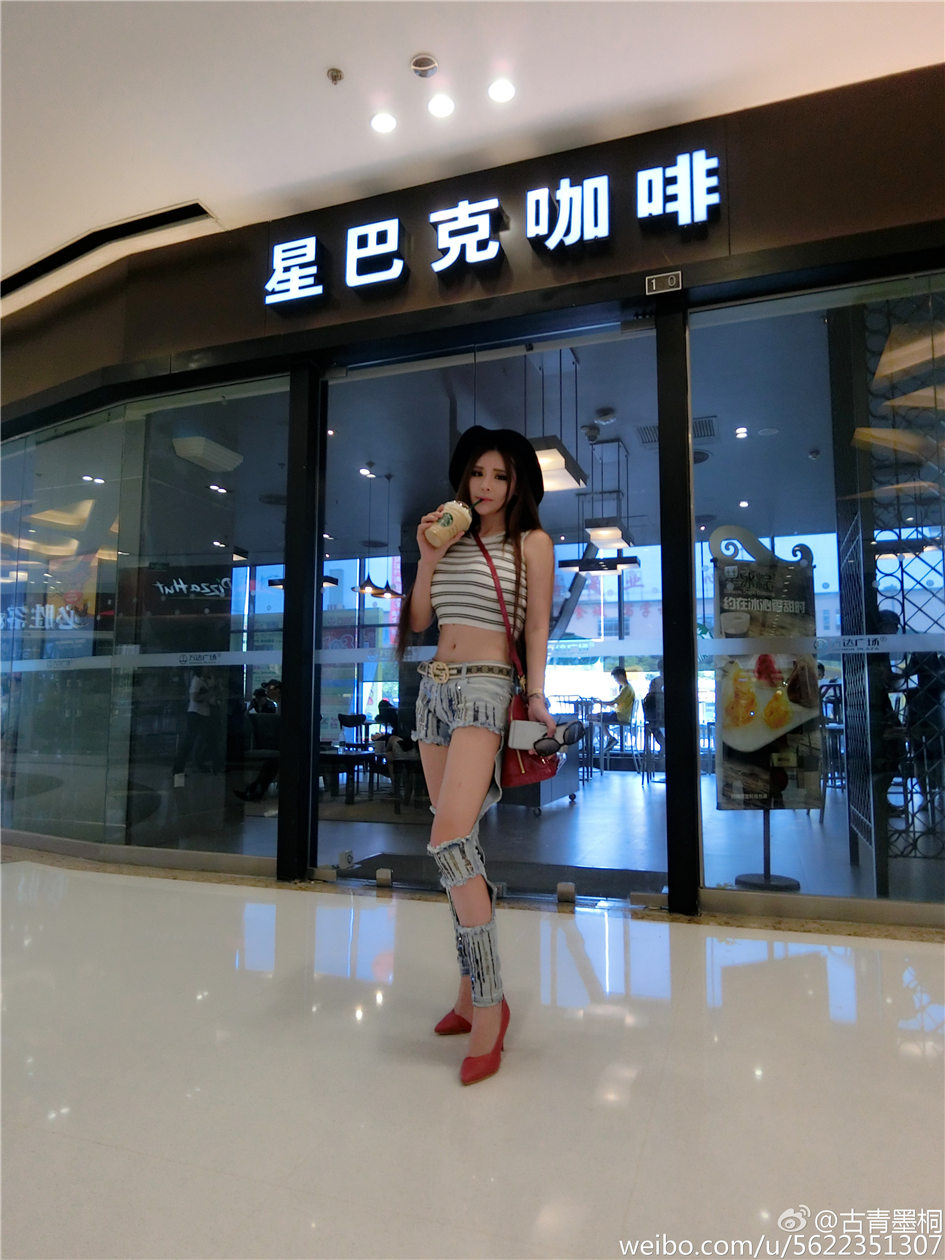 苏夏妞妞 性感美女微博工作自拍图集