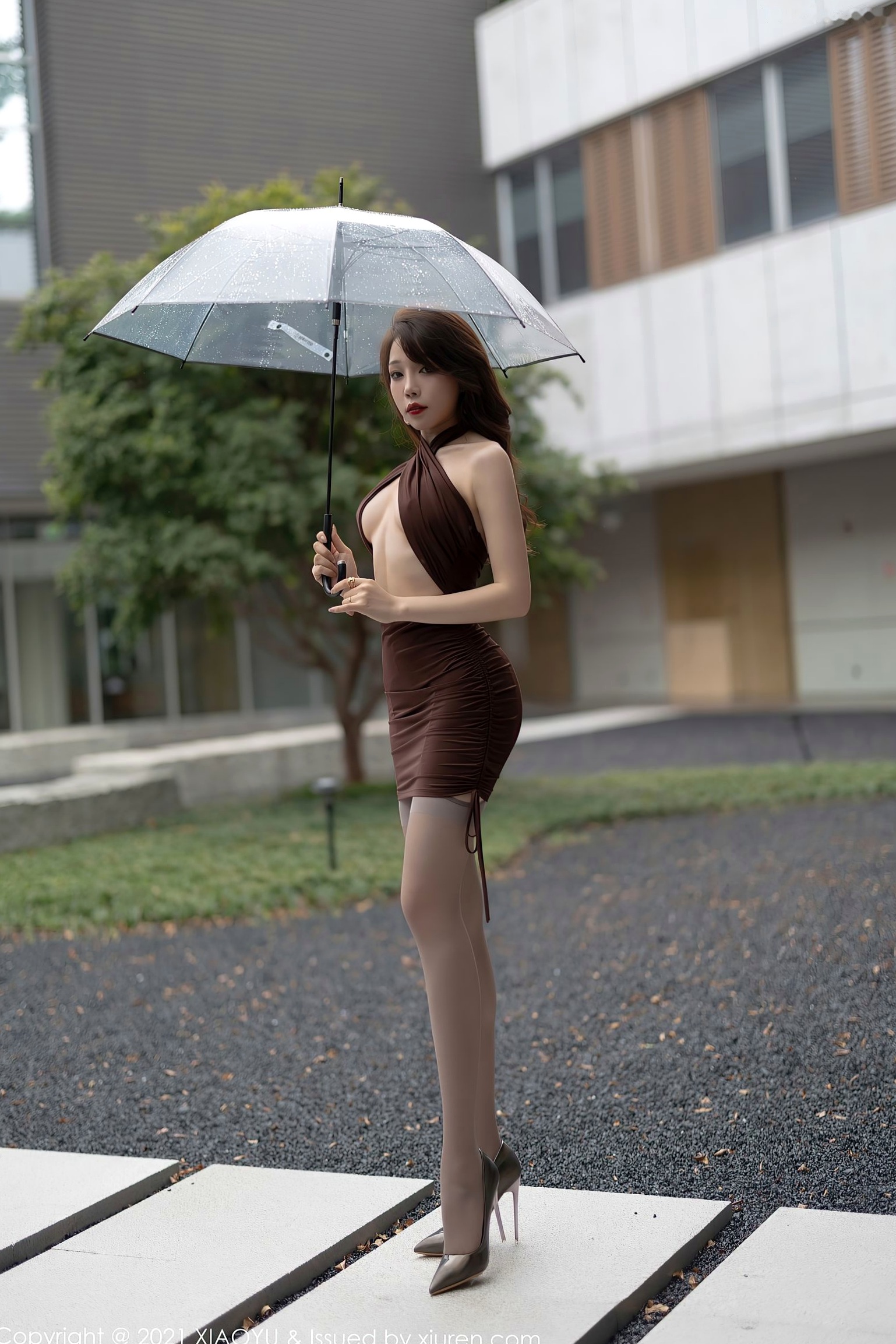 XiaoYu语画界 芝芝 极致诱惑修身礼裙搭配吊带丝袜,曼妙私房大尺度写真