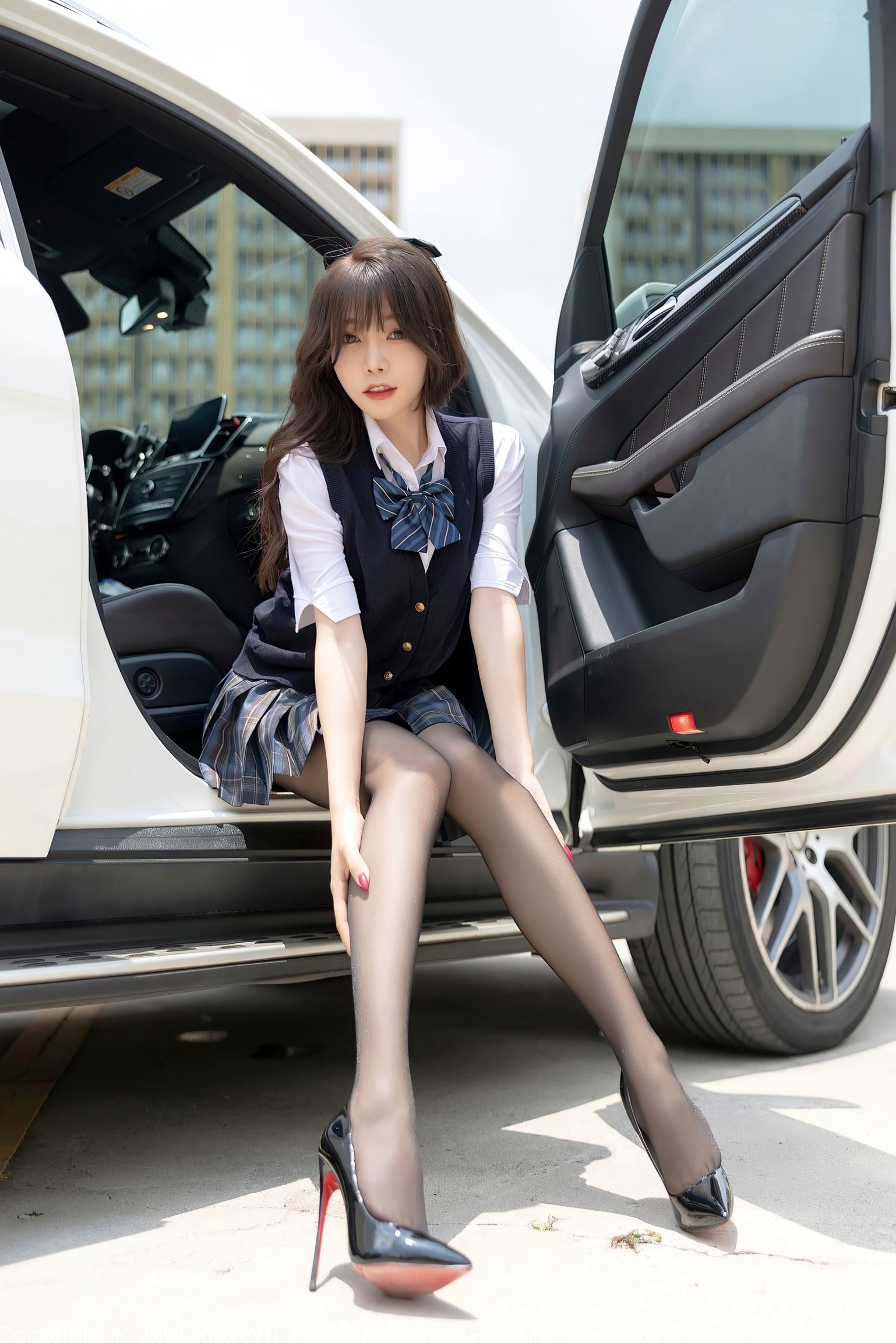 XiaoYu语画界-553-芝芝:JK校服诱惑与极品黑丝车拍,极致性感私房大尺度写真
