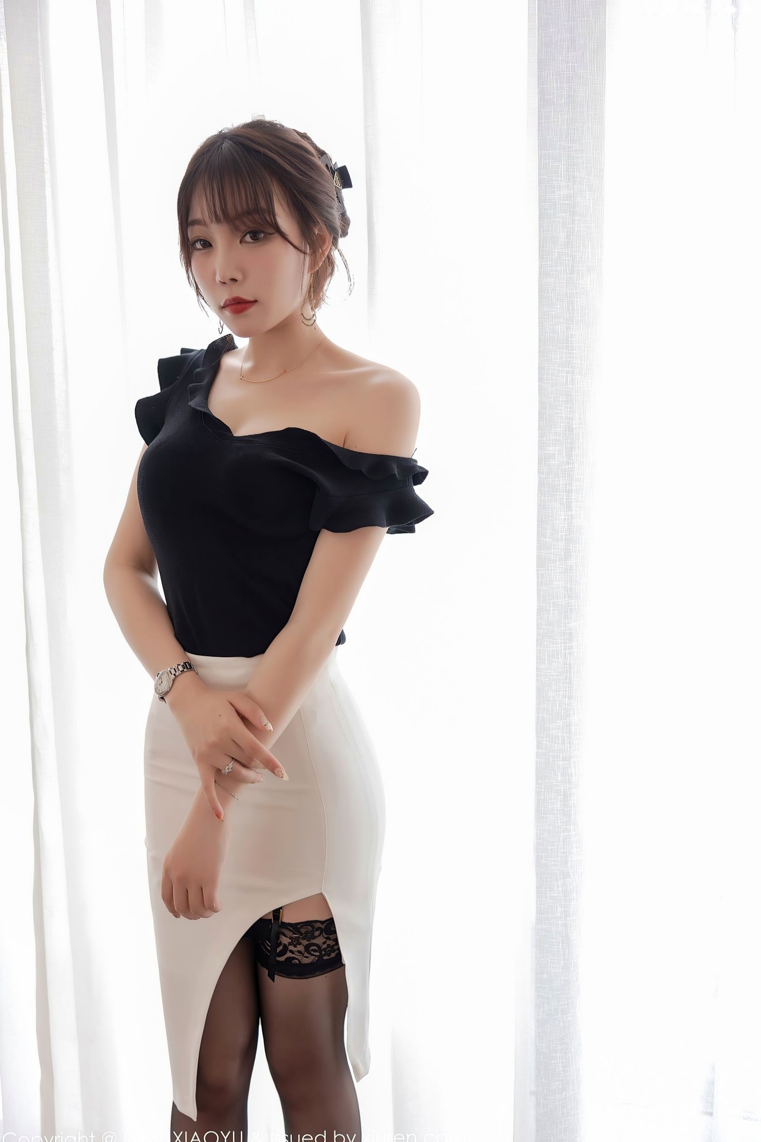 XiaoYu语画界-551-芝芝-黑丝诱惑私房写真-性感包臀裙搭配吊带袜酒店大尺度拍摄