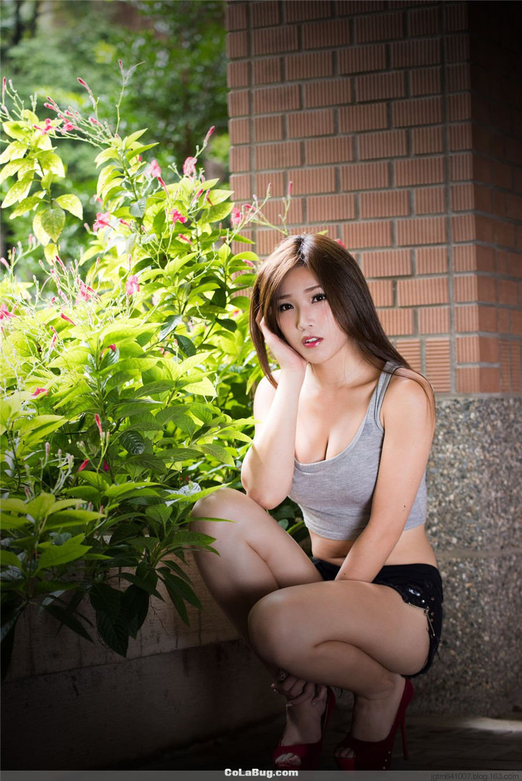 许薇安Vivi 性感外拍图片特辑