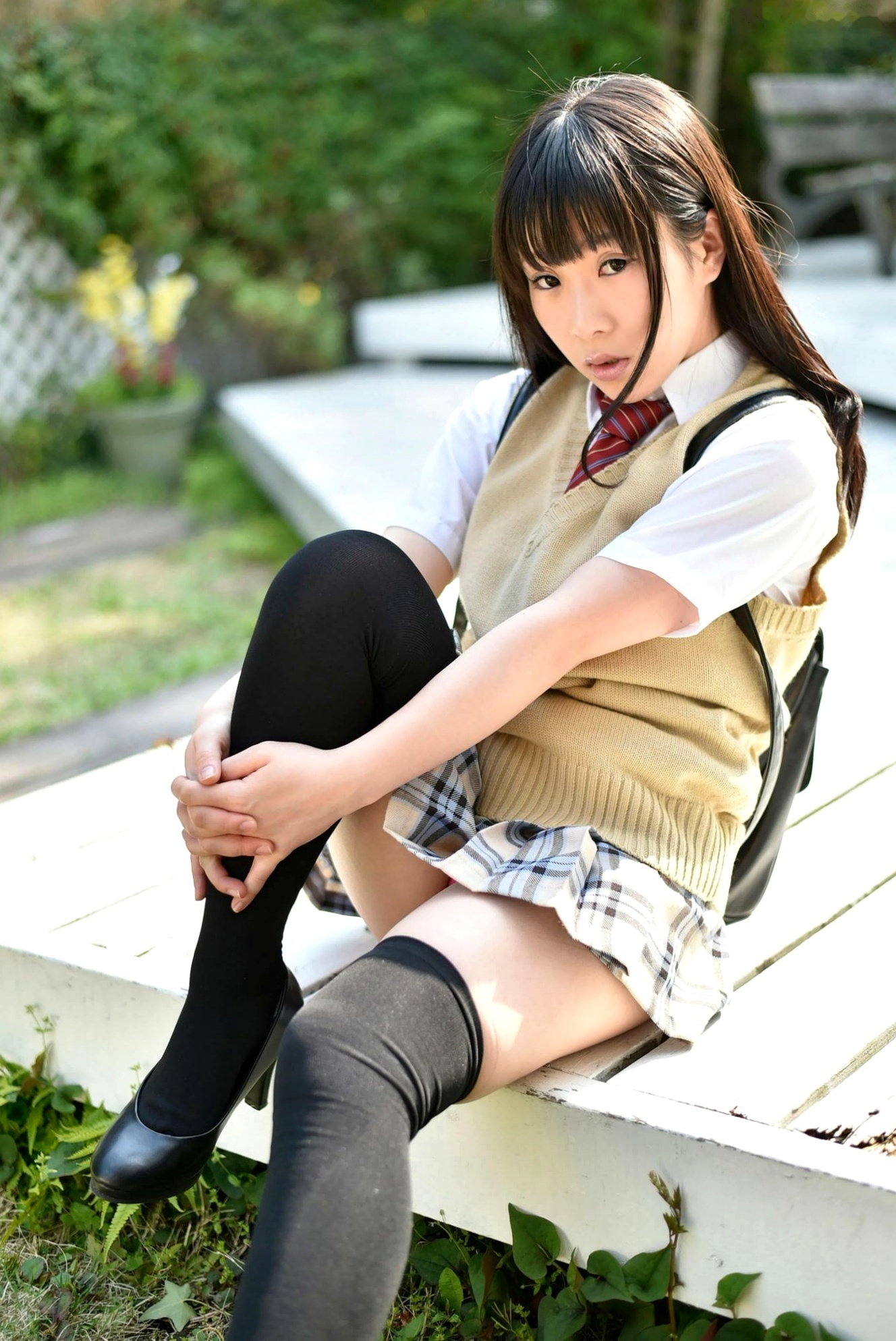 PB写真集_雨宮留菜《女子校生 萌える絶対領域》——清纯校服制服诱惑与性感比基尼私房写真,童颜巨乳尽显绝美诱惑