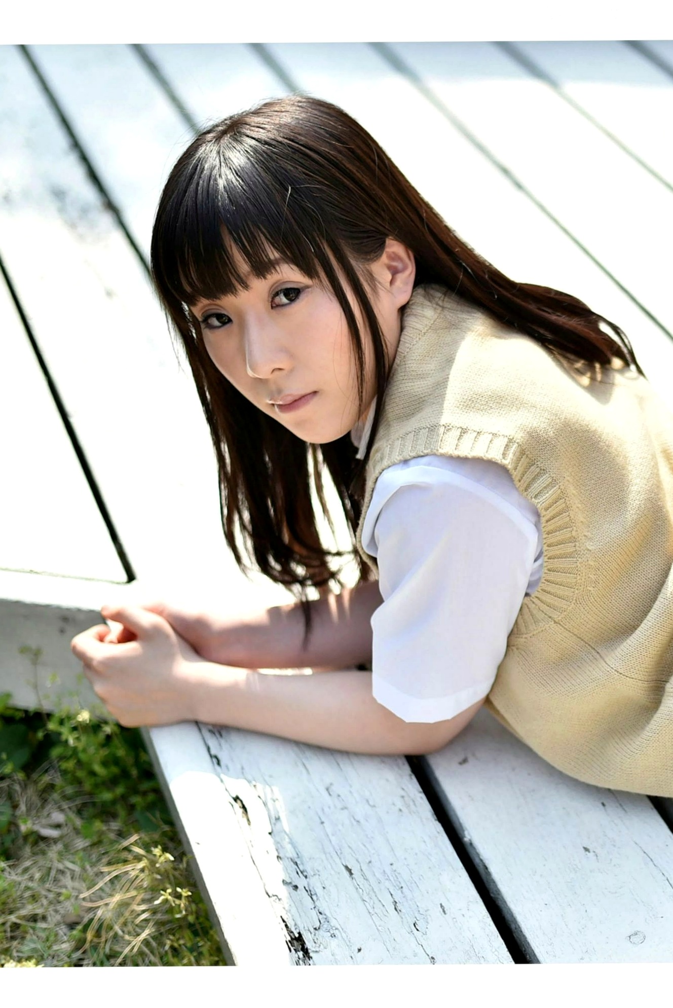 PB写真集_雨宮留菜《女子校生 萌える絶対領域》——清纯校服制服诱惑与性感比基尼私房写真,童颜巨乳尽显绝美诱惑