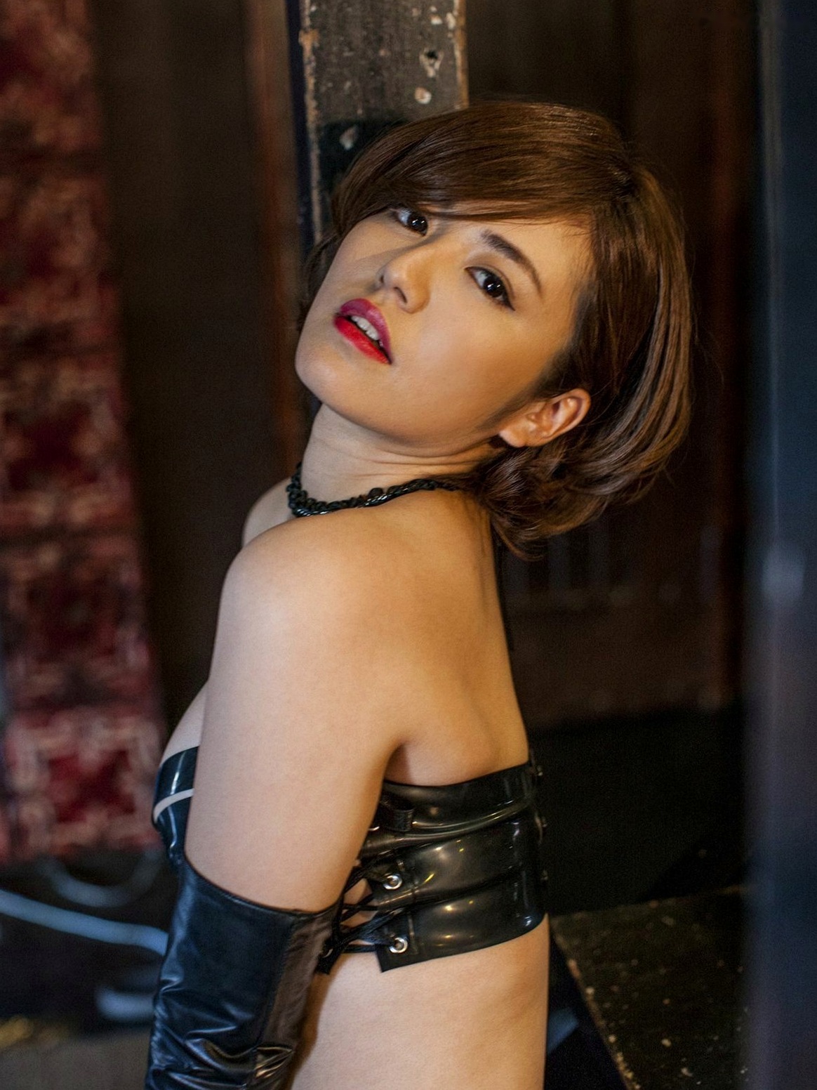 矶山沙也加Sabra写真集《ISO-LADY》精选:清纯短发女神,居家内衣诱惑实拍图集