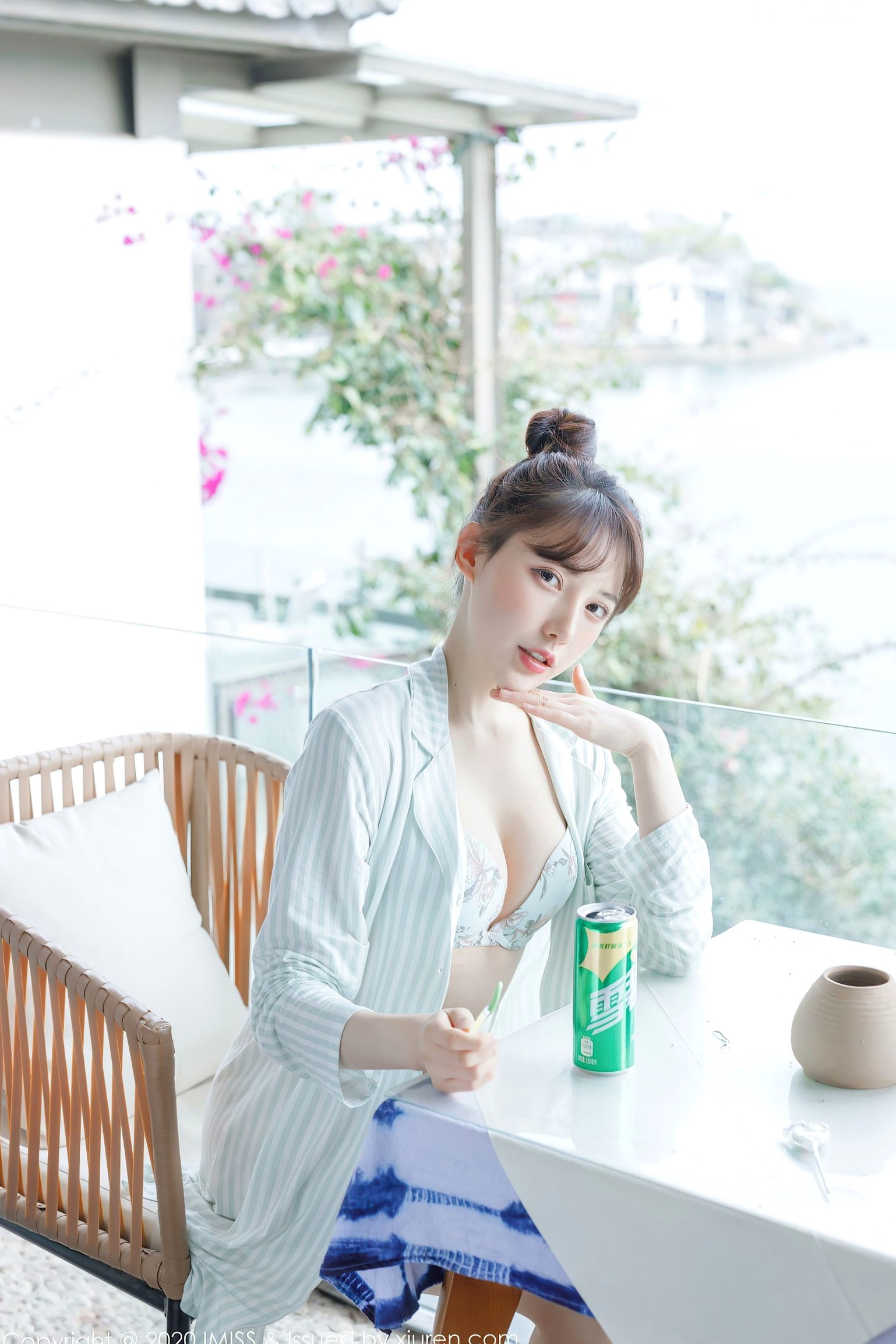 IMiss爱蜜社-481-刘奕宁-唯美私房床照, 清新甜美纯欲风, 条纹衬衣性感诱惑, 无圣光大尺度唯美写真