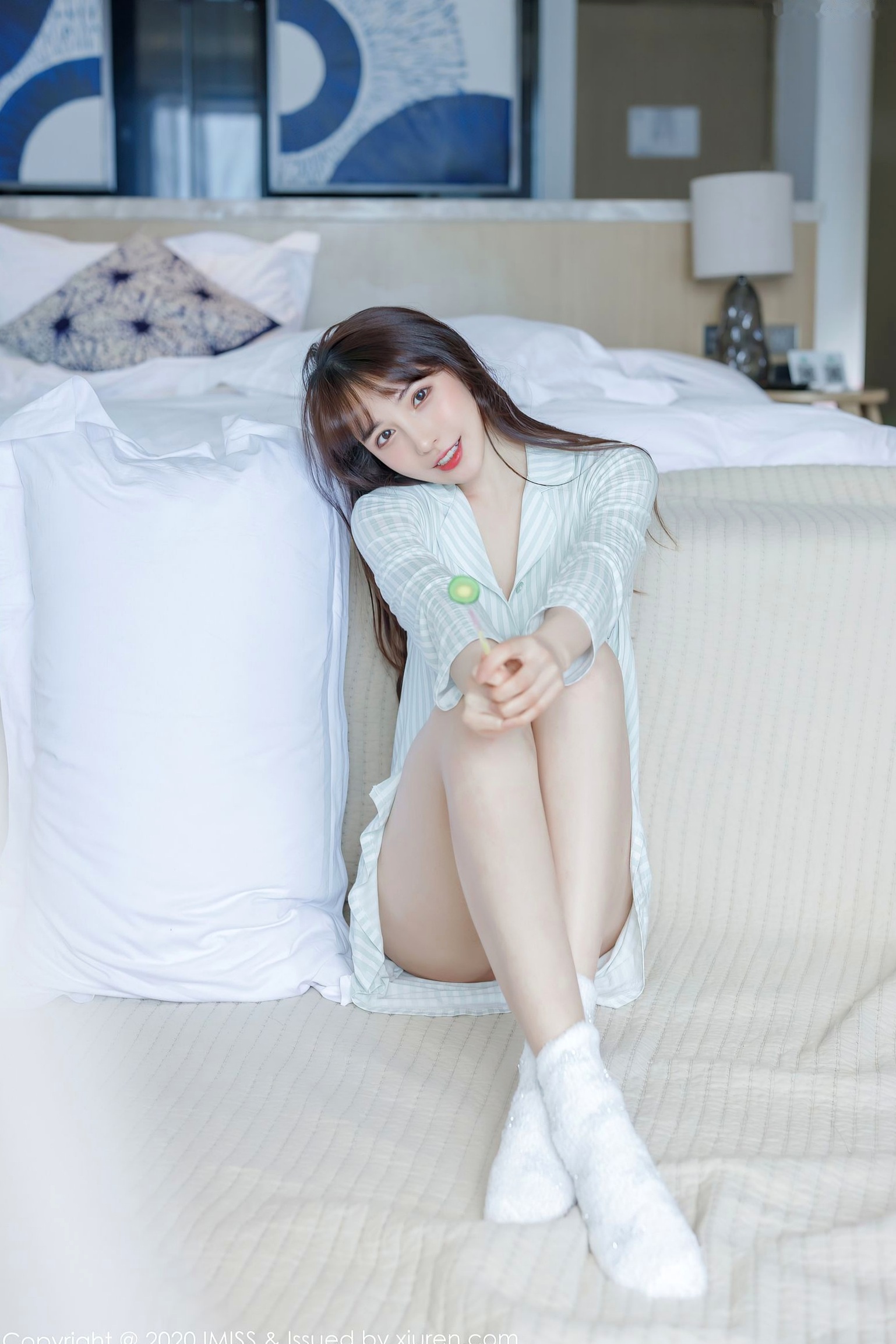 IMiss爱蜜社-481-刘奕宁-唯美私房床照, 清新甜美纯欲风, 条纹衬衣性感诱惑, 无圣光大尺度唯美写真