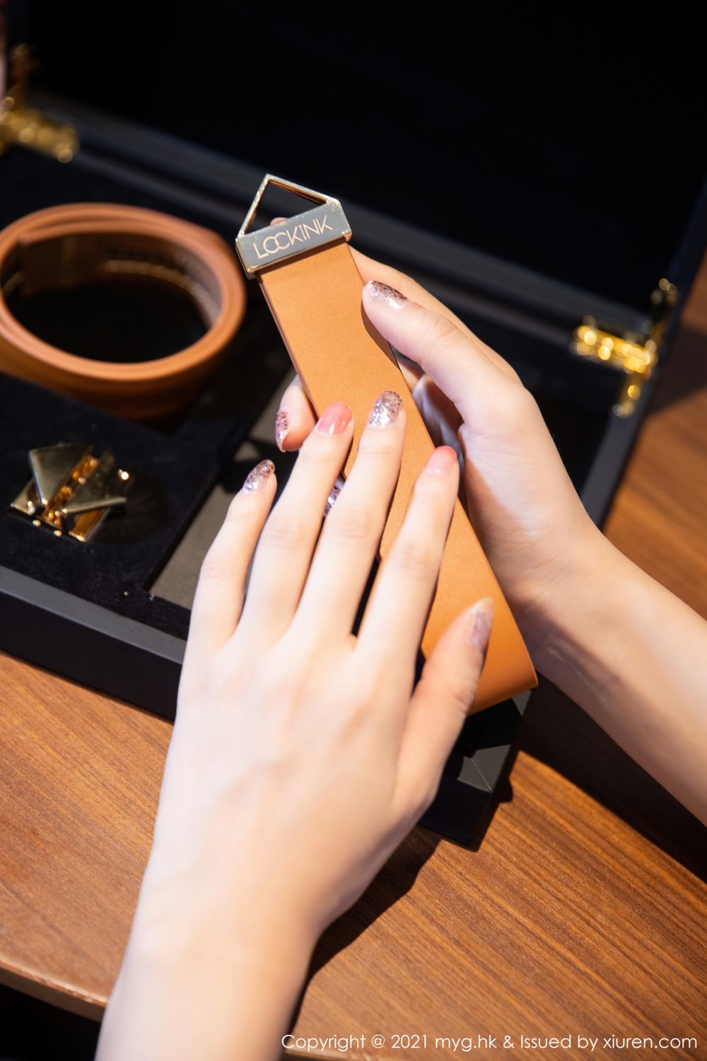 美女教师绮里嘉 调教师剧情主题