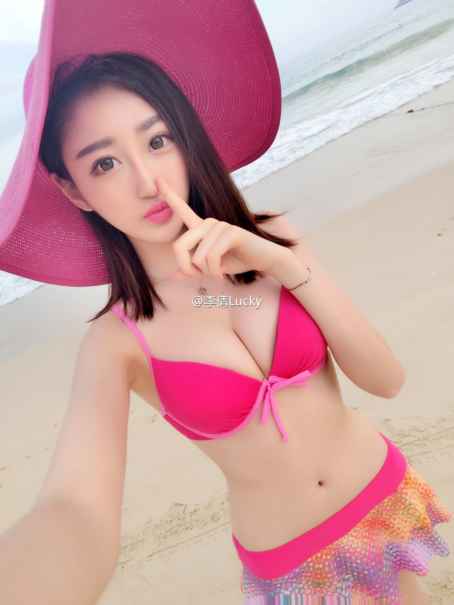 李倩Lucky 比基尼美照实在诱人