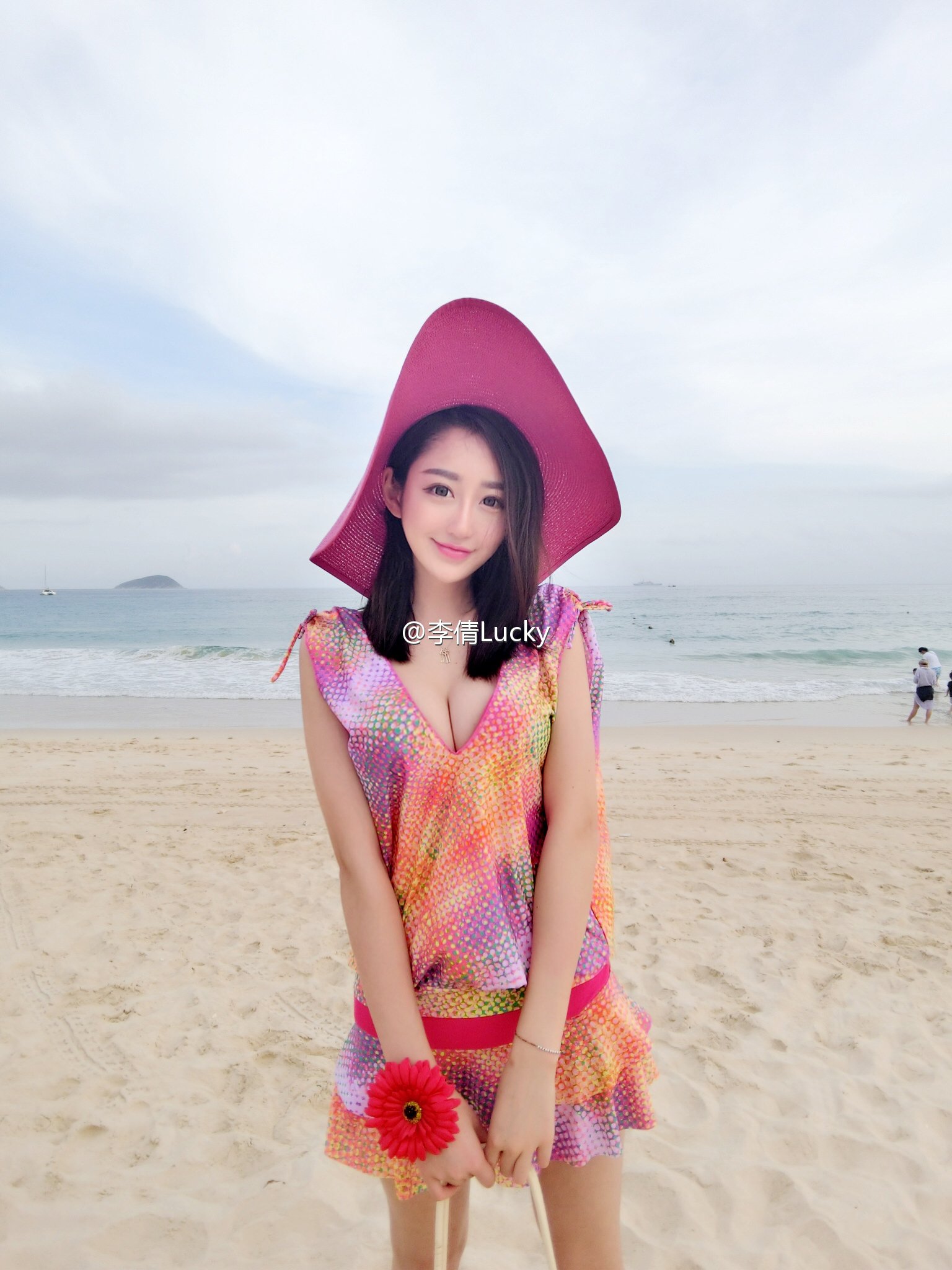 李倩Lucky 比基尼美照实在诱人