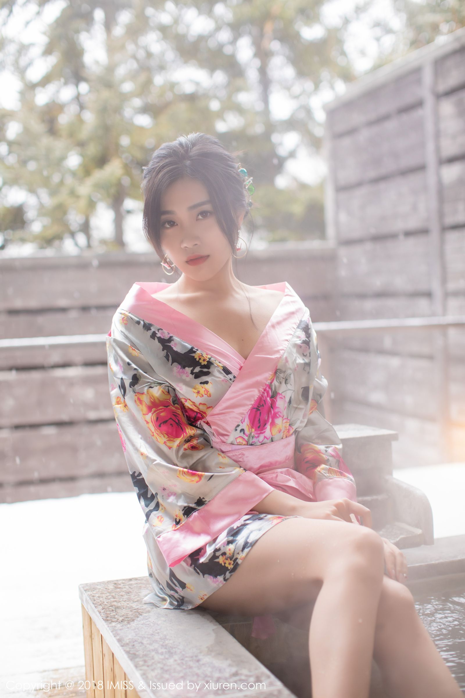出水芙蓉许诺Sabrina 妩媚和服与白色蕾丝