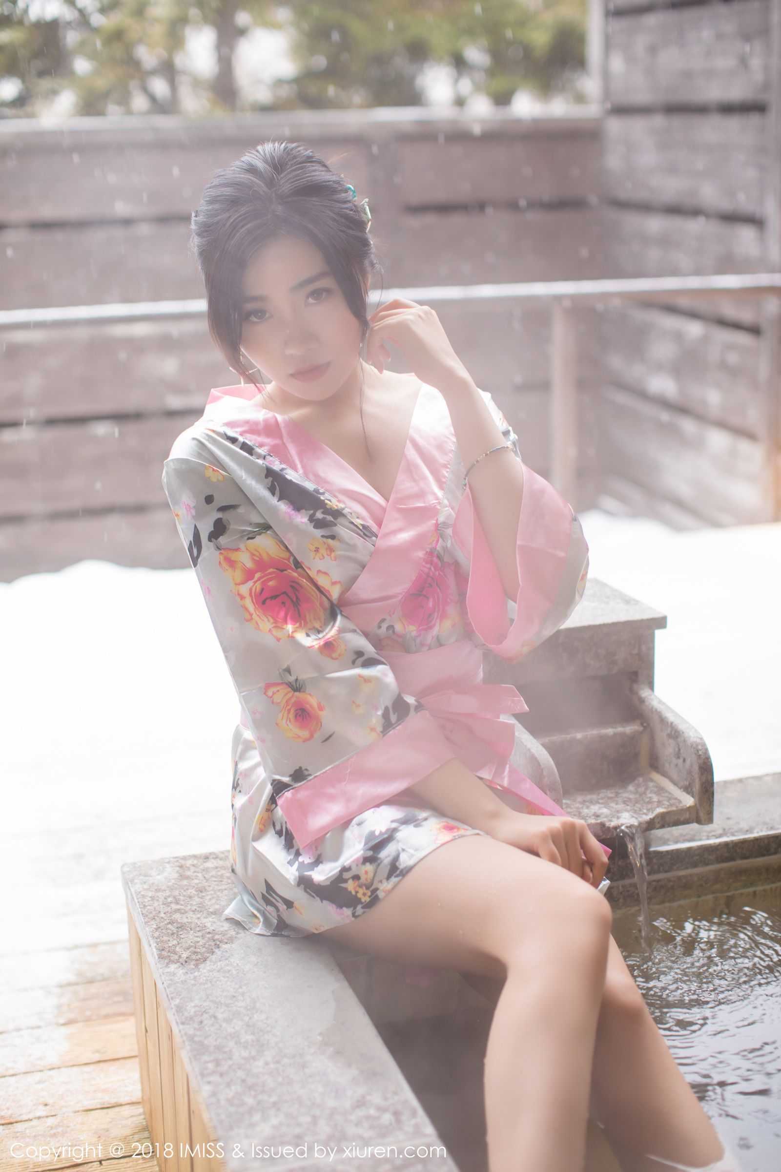 出水芙蓉许诺Sabrina 妩媚和服与白色蕾丝