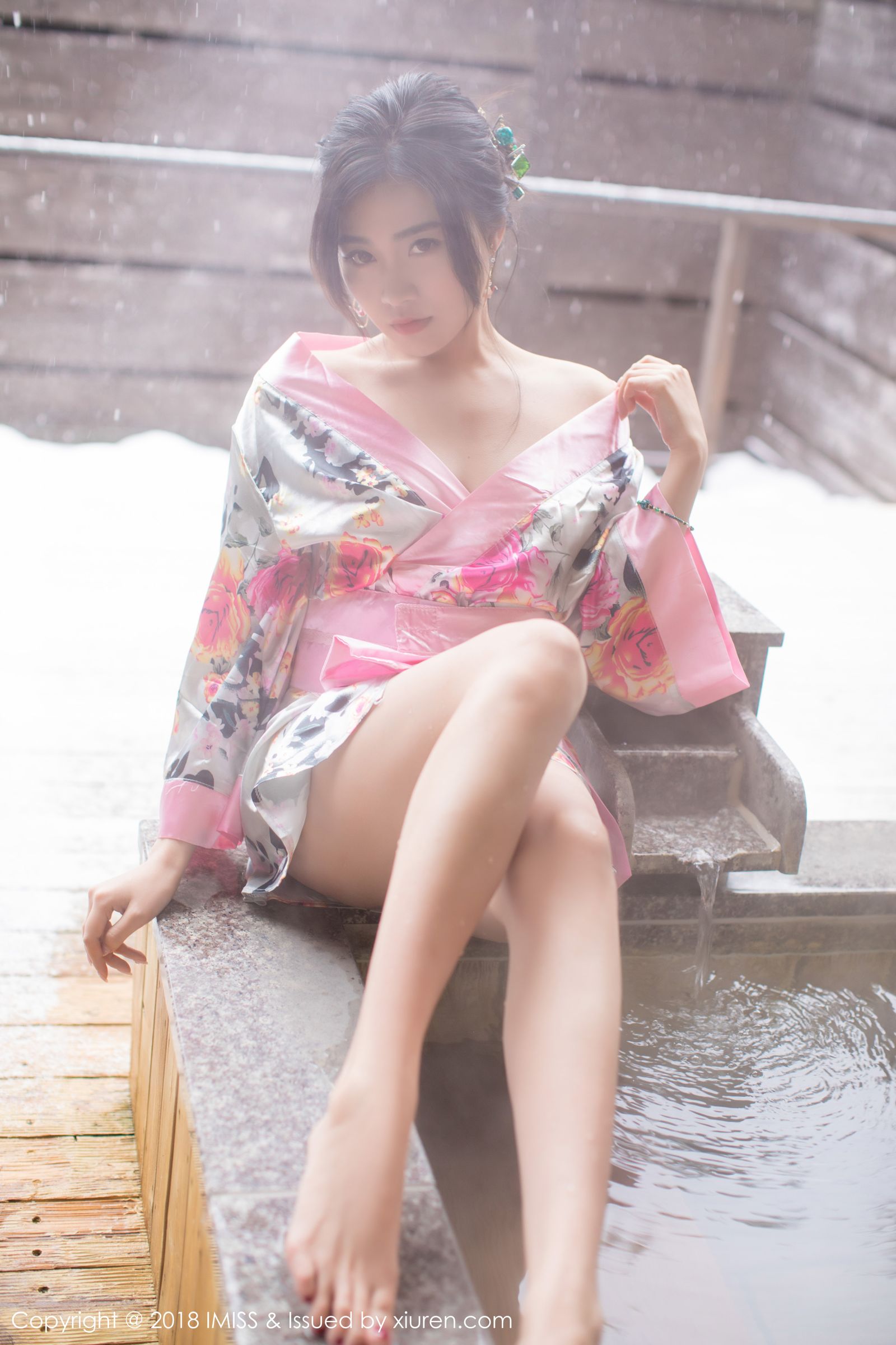 出水芙蓉许诺Sabrina 妩媚和服与白色蕾丝