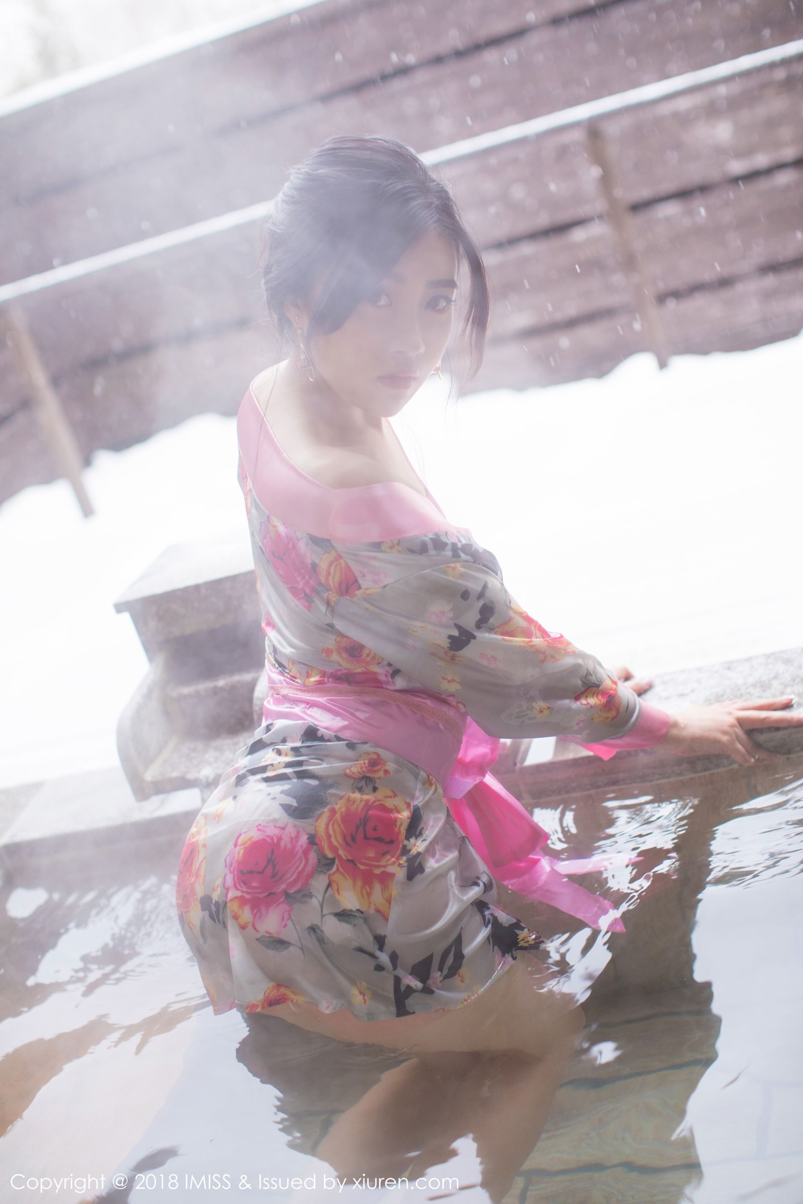 出水芙蓉许诺Sabrina 妩媚和服与白色蕾丝