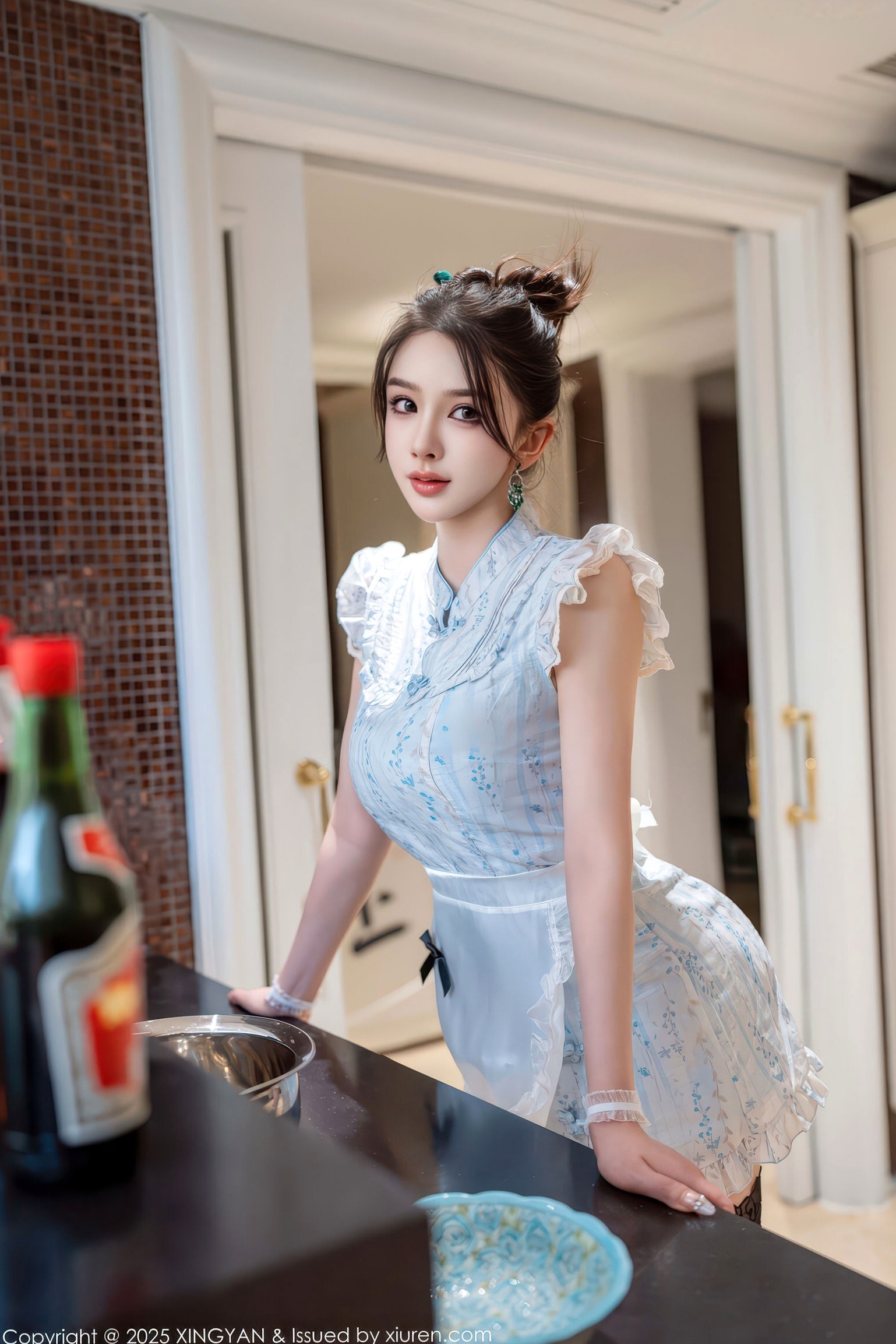 XINGYAN星颜社李丽莎:极致诱惑俏厨娘,身着火辣蕾丝情趣内衣与黑丝,大尺度私房写真呈现绝美身段