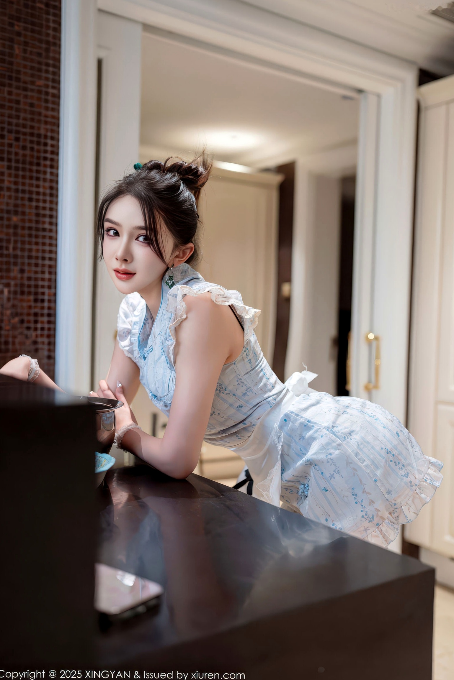 XINGYAN星颜社李丽莎:极致诱惑俏厨娘,身着火辣蕾丝情趣内衣与黑丝,大尺度私房写真呈现绝美身段