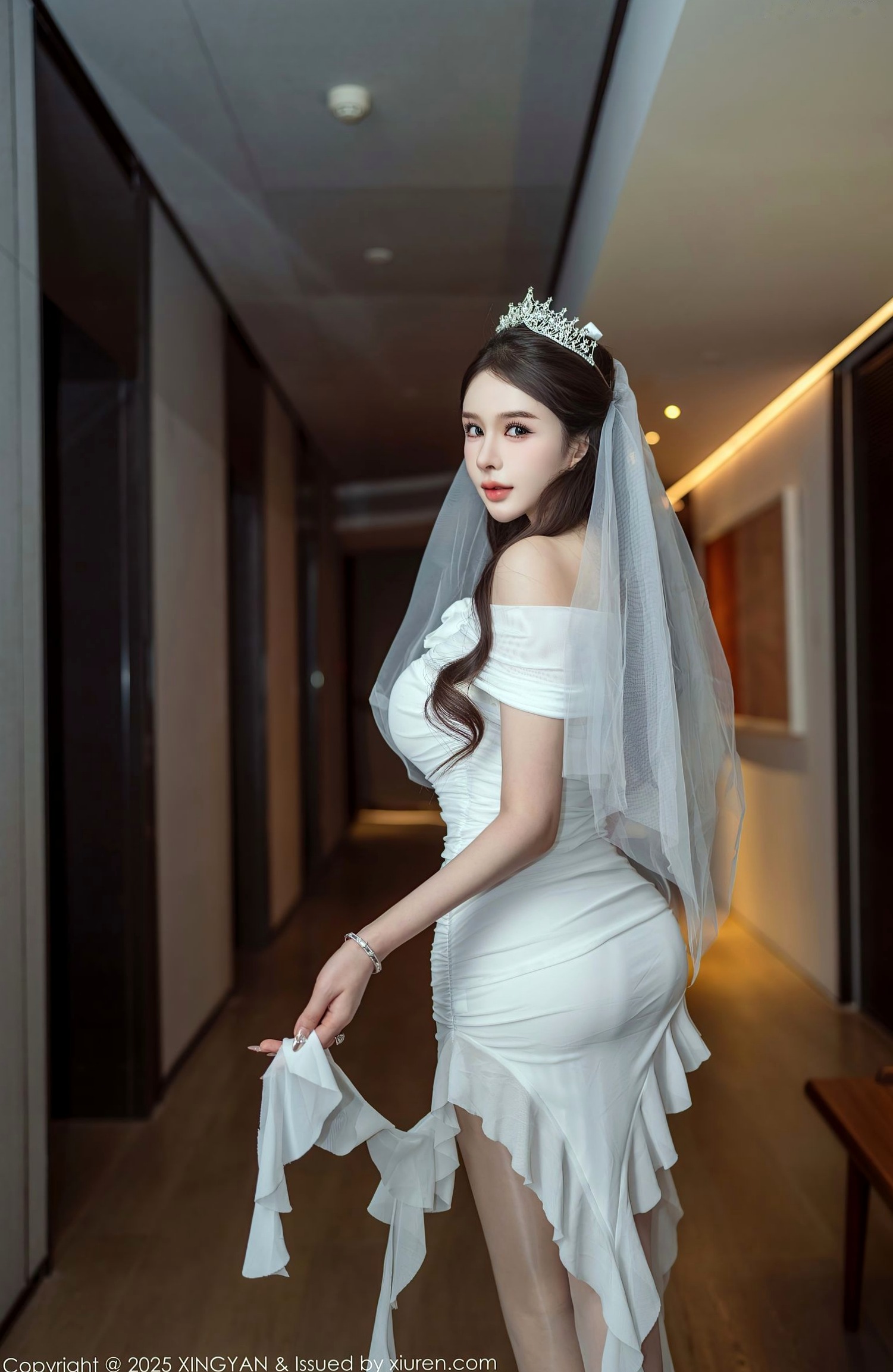 XingYan星颜社388期:李丽莎白色婚纱主题,精致蕾丝内衣演绎极致纯欲诱惑,无圣光大尺度私房写真集锦,展现成熟女性柔美魅力