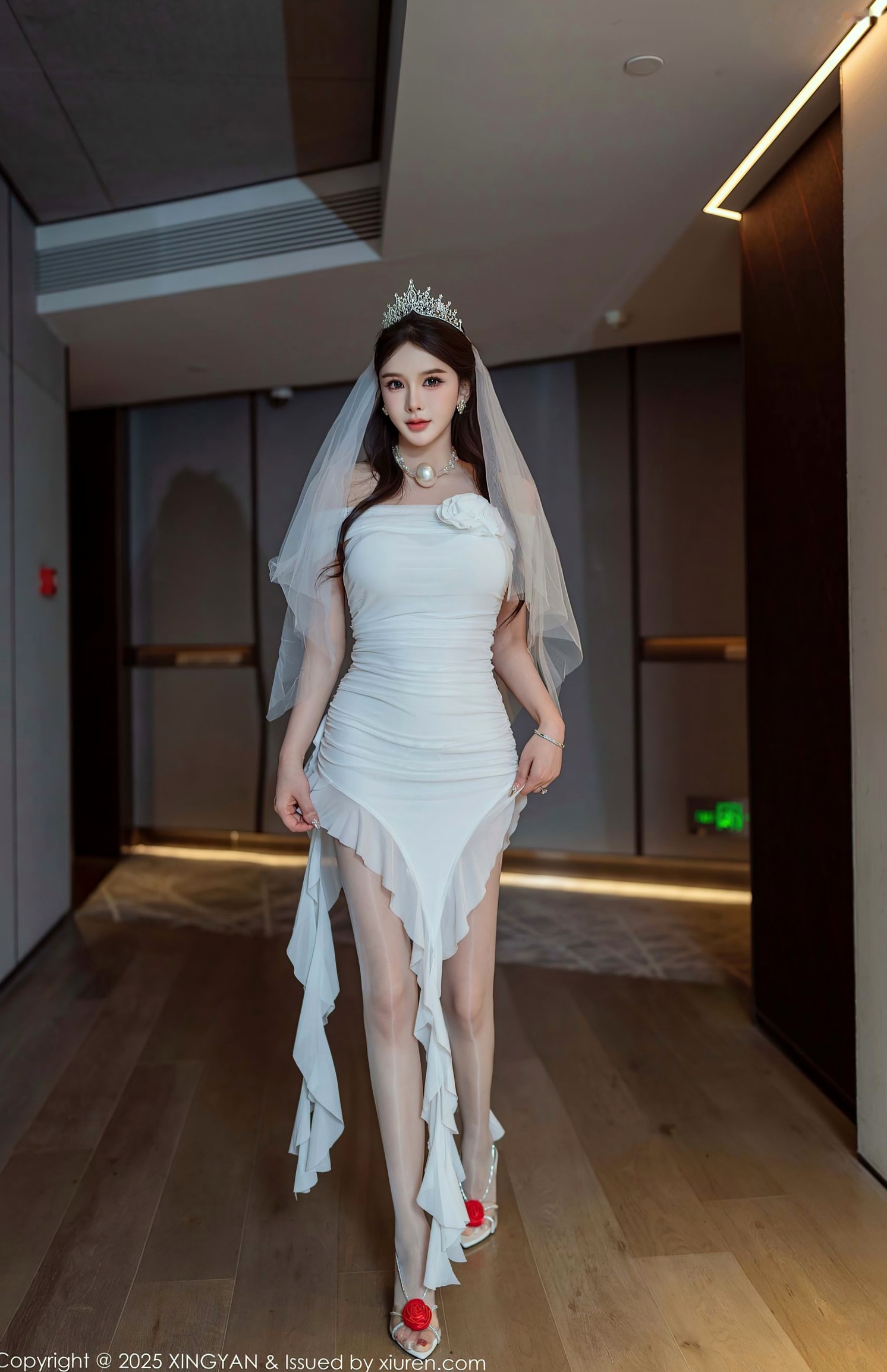 XingYan星颜社388期:李丽莎白色婚纱主题,精致蕾丝内衣演绎极致纯欲诱惑,无圣光大尺度私房写真集锦,展现成熟女性柔美魅力