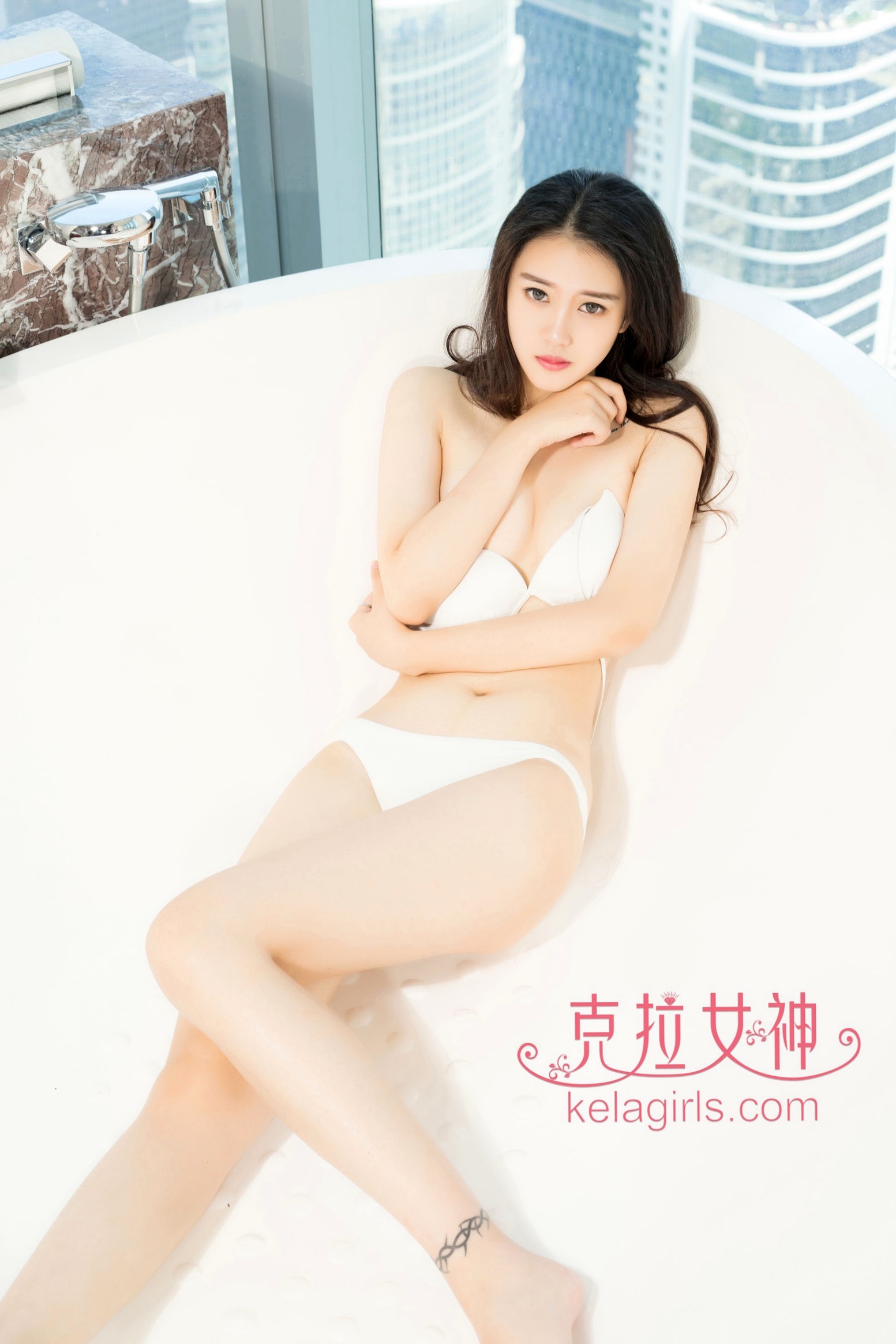 KelaGirls克拉女神-2017.12.12-苏可可《无辜の白海豚》泳池比基尼湿身诱惑,纯欲风格尽显极致性感好身材,无圣光大尺度养眼写真