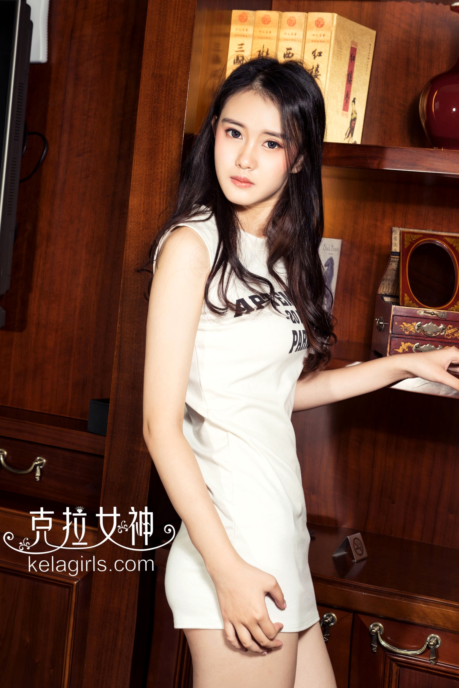 KelaGirls克拉女神苏可可《校花中的战斗机》写真:性感尤物白嫩肌肤,居家私房大尺度写真动态