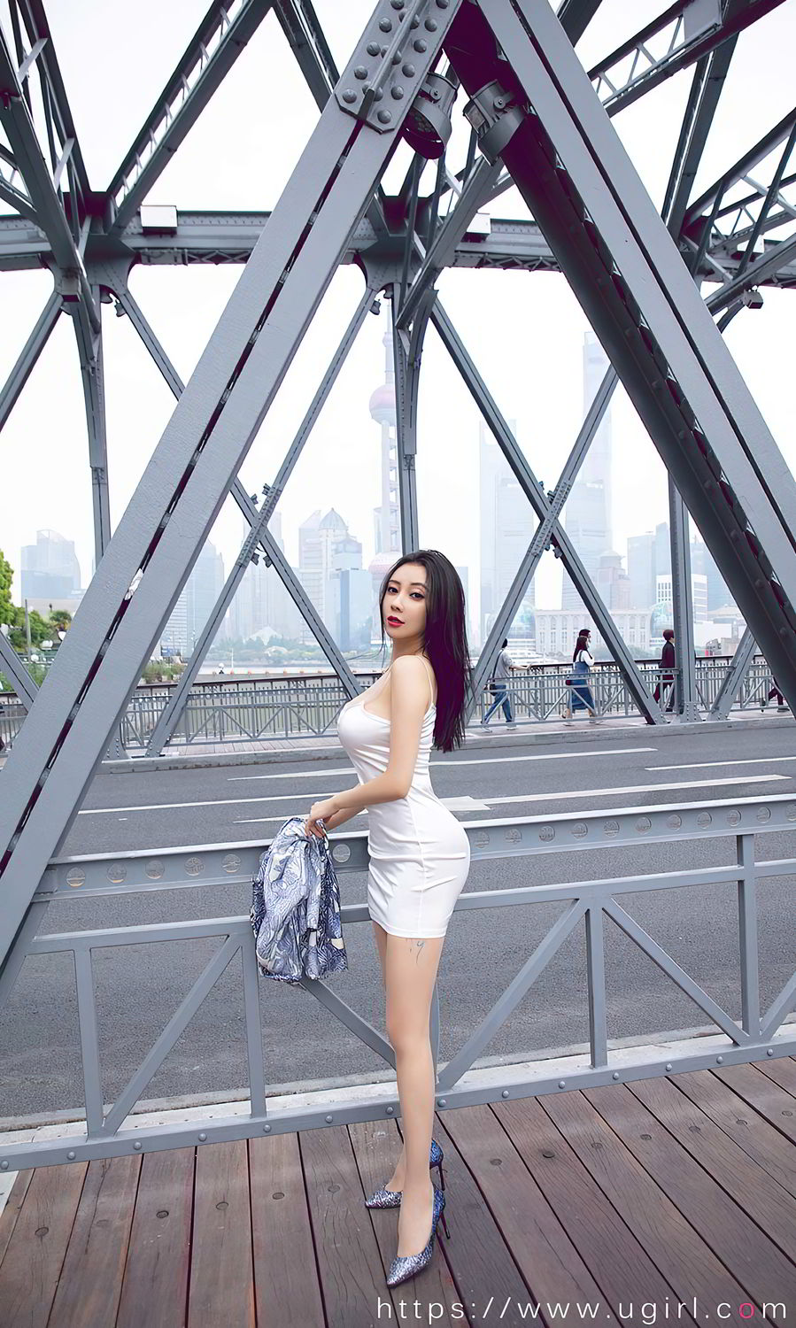 精致的迷人精果儿 内心早就万马奔腾