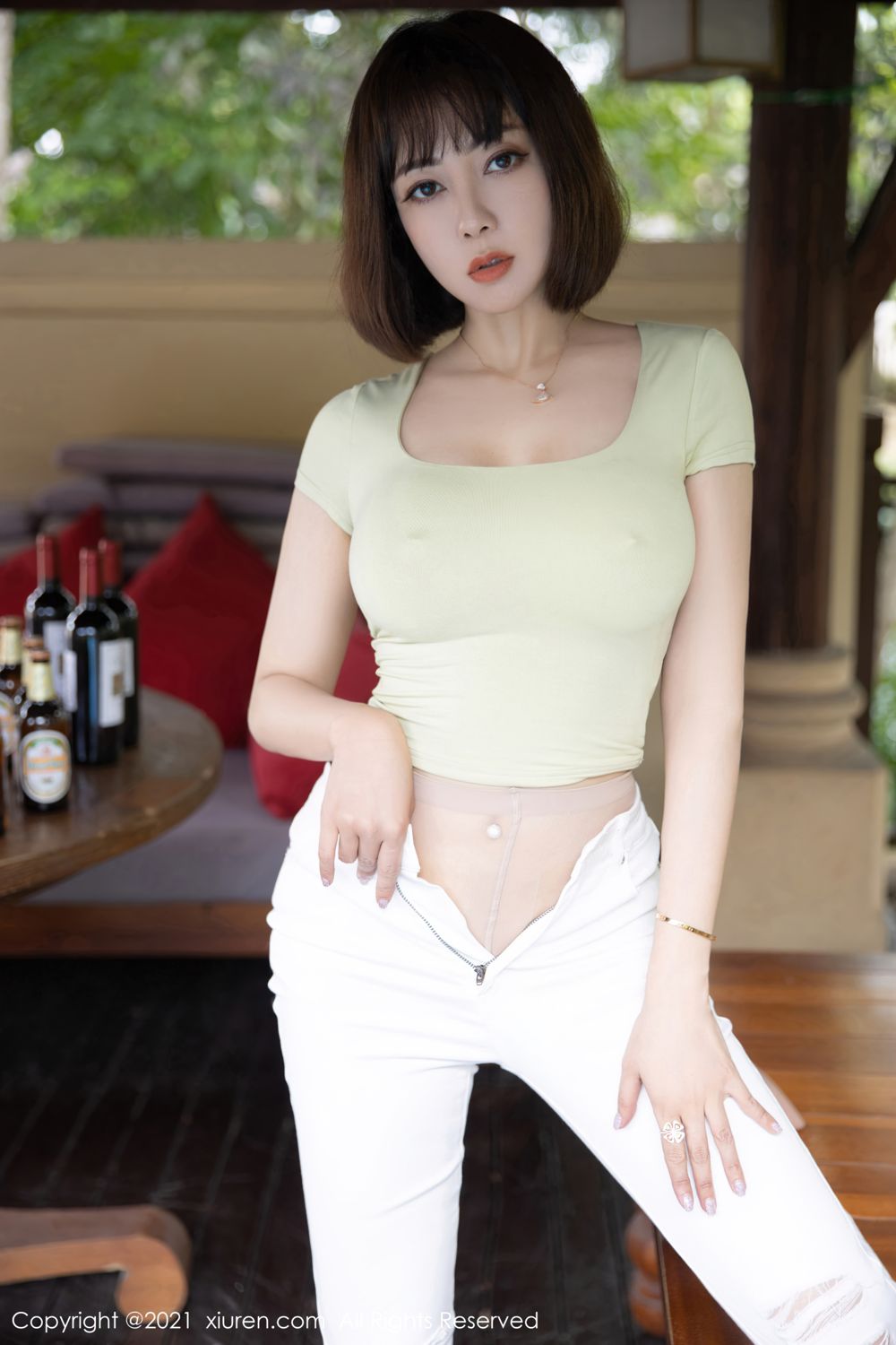 短发御姐果儿Victoria 紧致动人的服饰