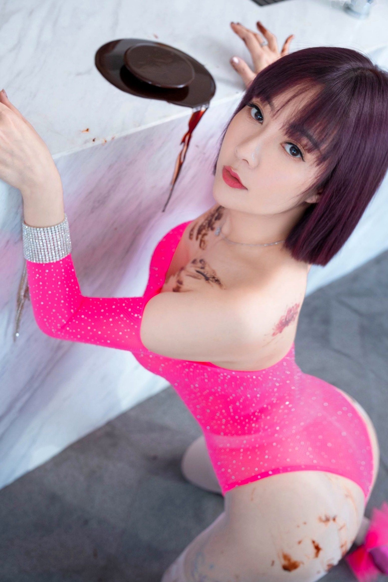 XR-Uncensored-果儿Victoria-亮粉色镂空连体衣甜辣穿搭-美腿丝袜-XiuRen秀人网-内购私拍-冷艳御姐诱惑-无圣光大尺度