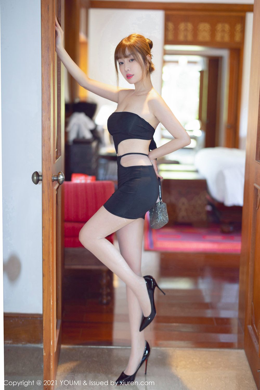 轻熟女神王雨纯 西双版纳举止得体