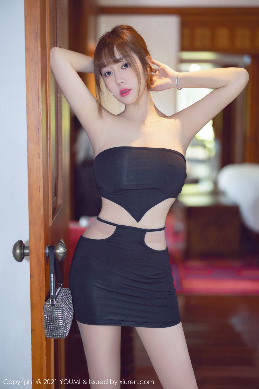轻熟女神王雨纯 西双版纳举止得体