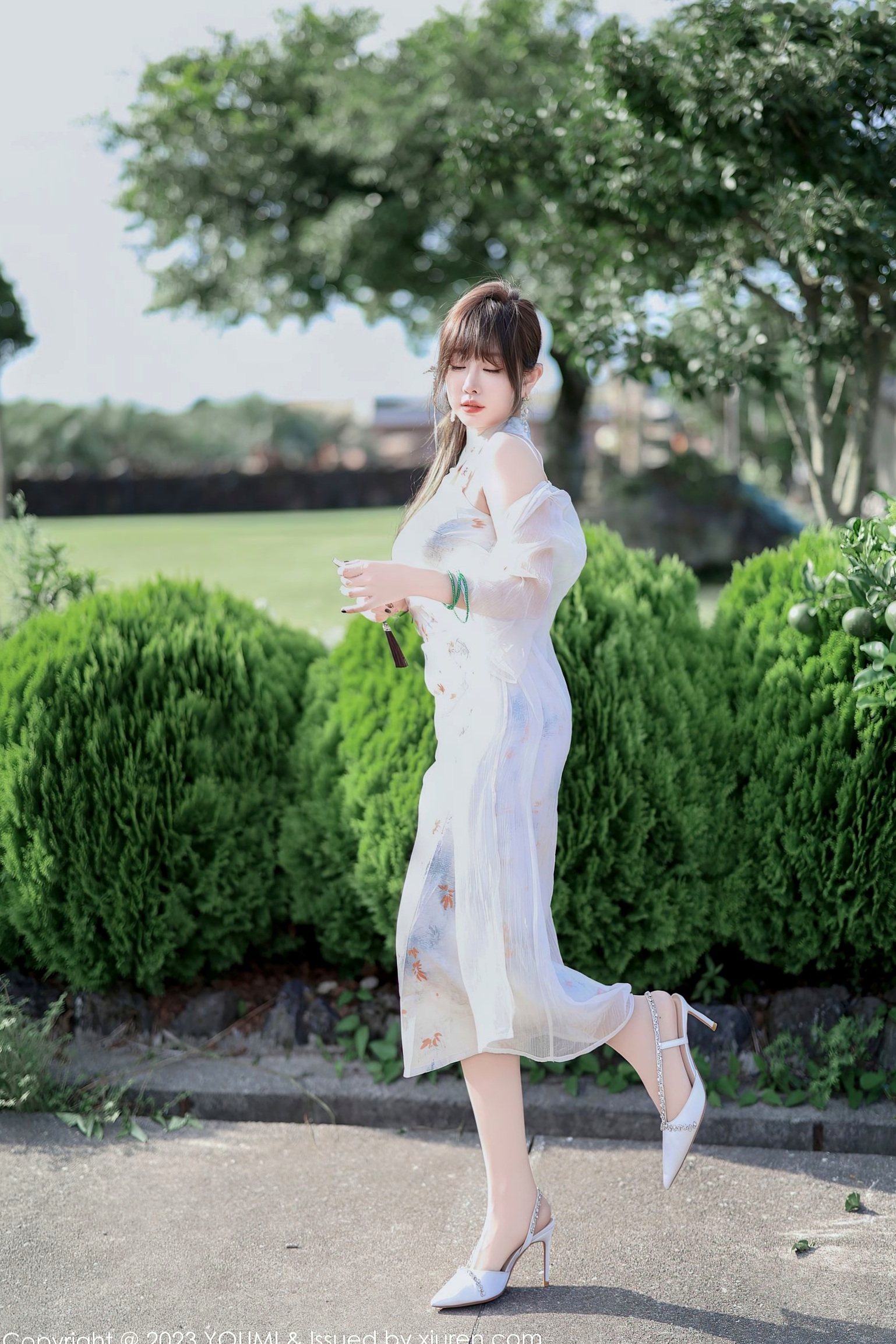 YouMi尤蜜荟-983-王雨纯:纯白内衣私房写真,薄纱透视诱惑,尽显曼妙曲线与纯欲气质