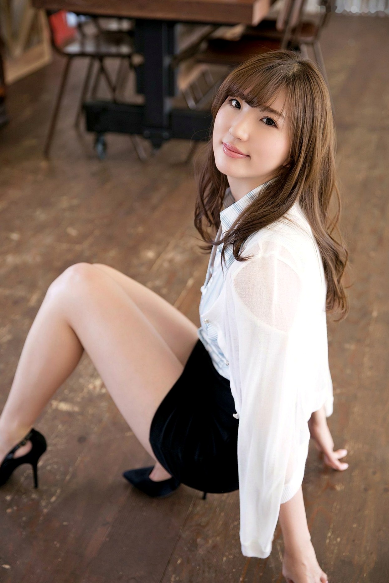 PB写真集:松嶋えいみ演绎清纯与性感,卧室私房比基尼诱惑视觉盛宴
