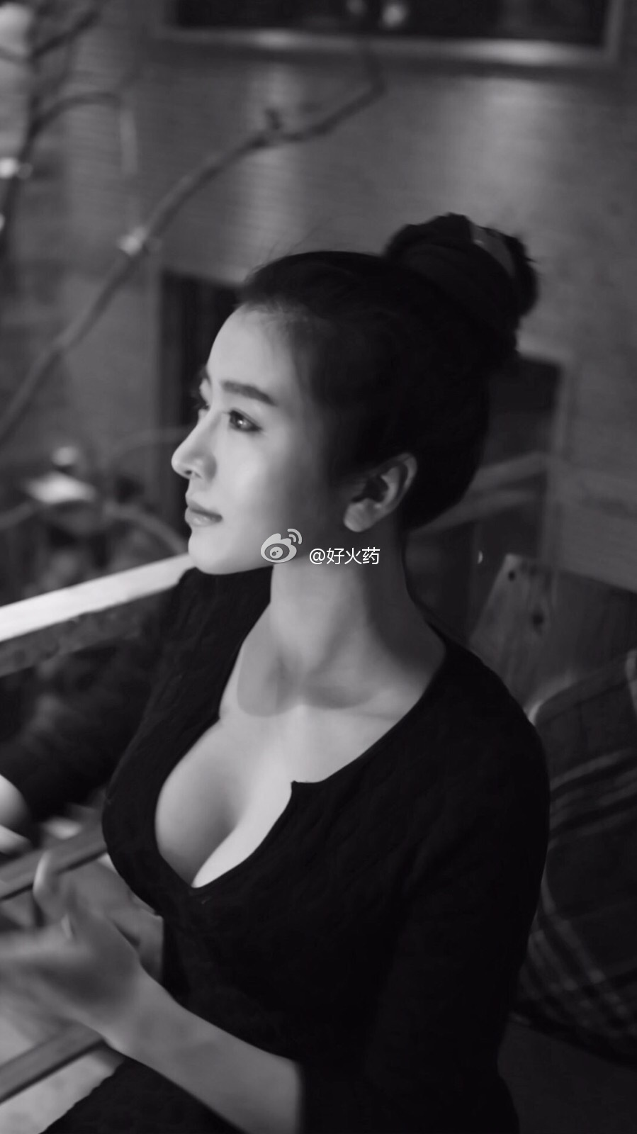 好火药(陈朝霞、陈般若)-大胸御姐的诱惑自拍照