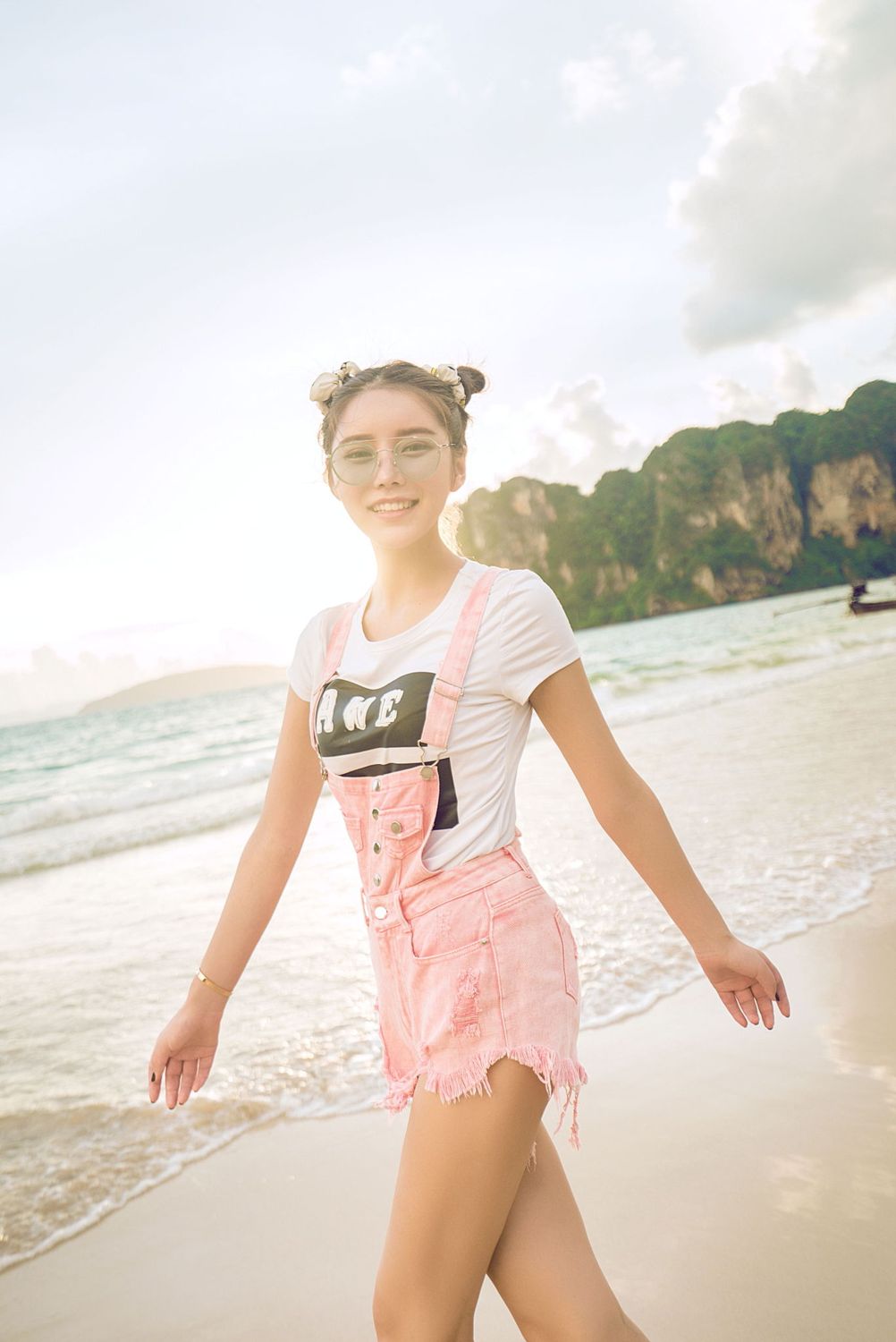 徐妍馨与陈大榕 印尼巴沙旅拍写真