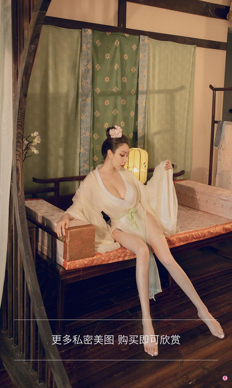花满月夜的妮小妖 少女侧卧情郎愁多