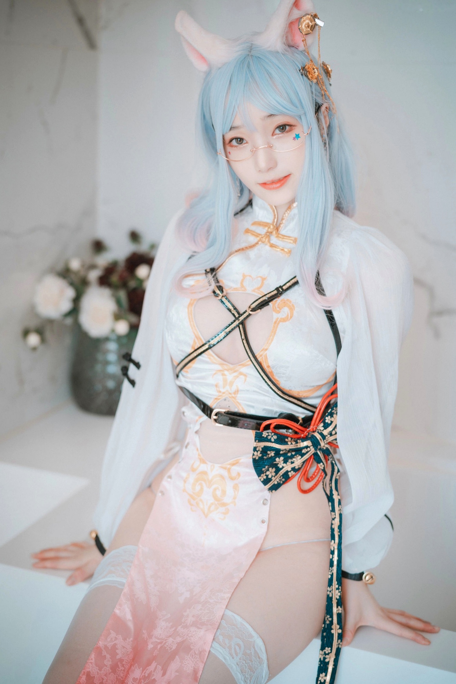 韩国美女斑比Bambi私房写真:改良旗袍猫耳少女,二次元清纯与性感并存,室内高清诱惑大尺度美照