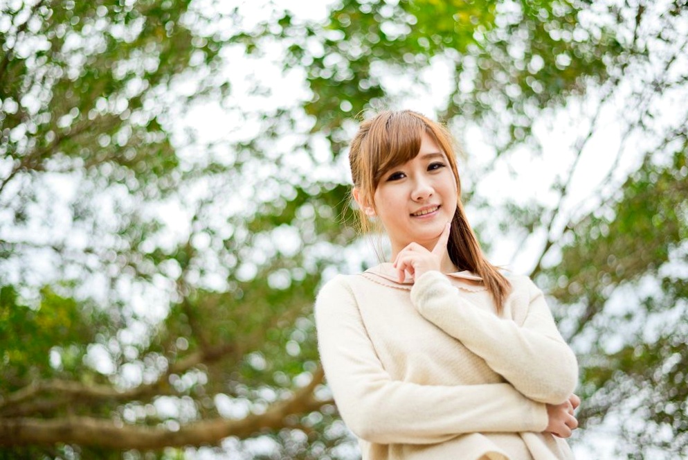 台湾正妹李思嫺士林官邸外拍写真,甜美校服与清新便装切换,展现邻家女神的治愈系纯净气质
