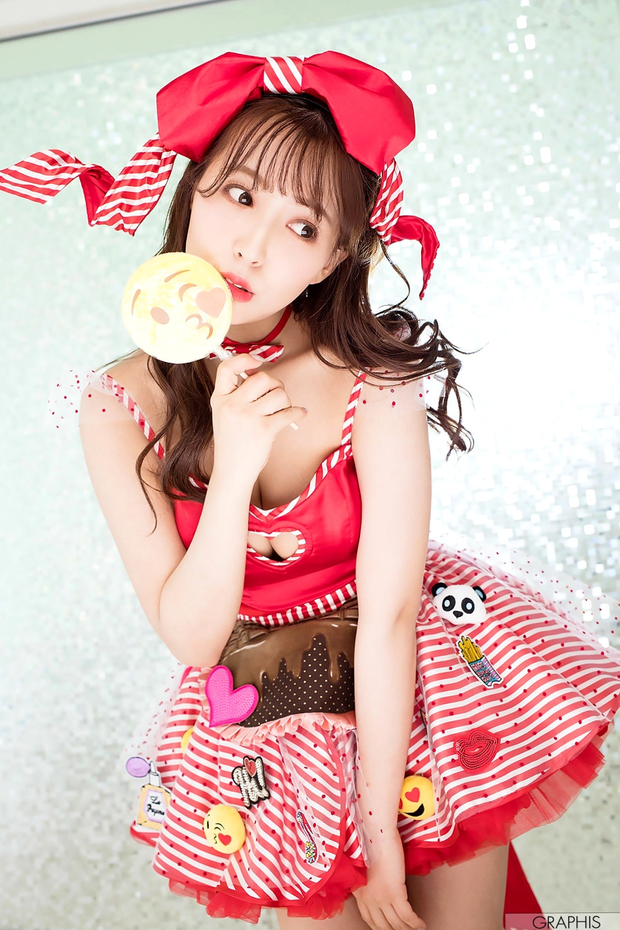 Graphis_三上悠亜《Valentine Special 2018》限定特辑:甜美红色角色扮演诱惑写真