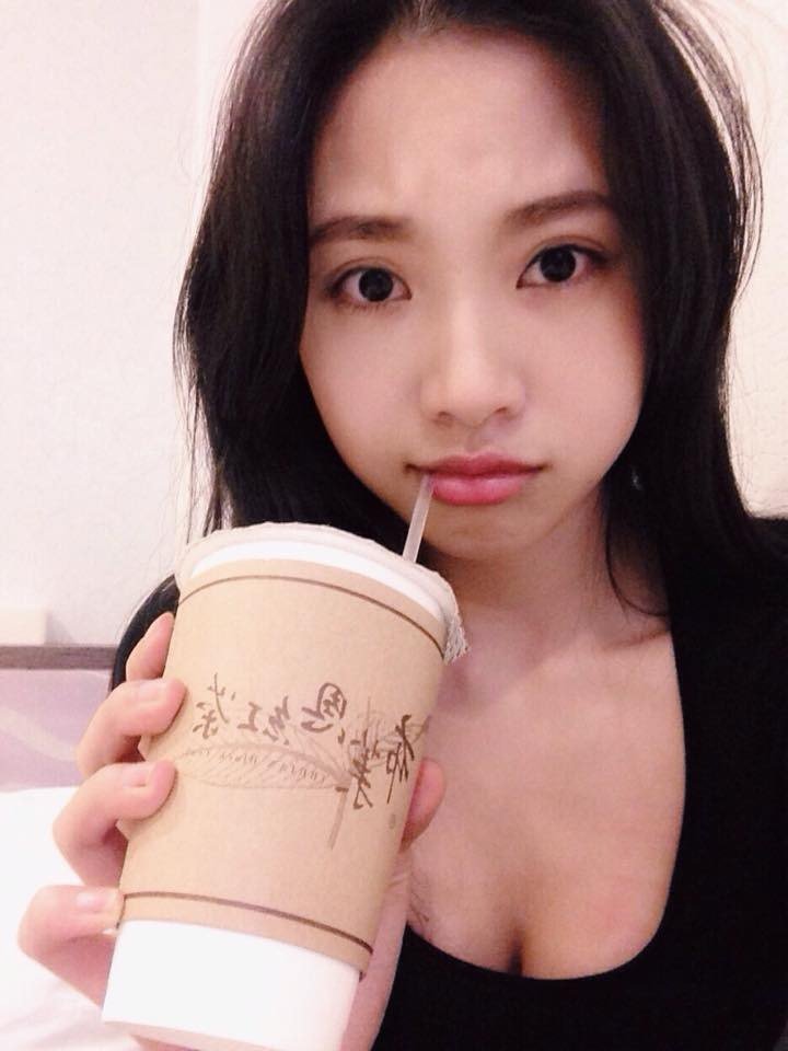 蔡昀洁(蔡昀潔) 辣妹爱运动深邃事业线令人脸红心跳