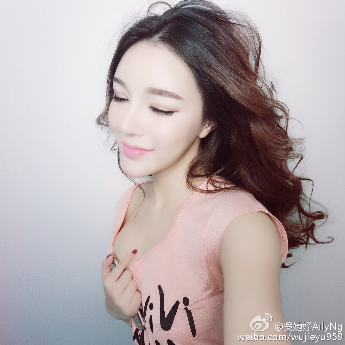 吴婕妤AilyNg 纯天然巨咪微博私房照诱惑写真图