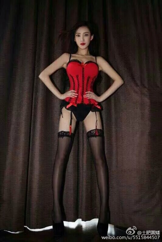 周妍希 性感惹火诱惑私房写真图