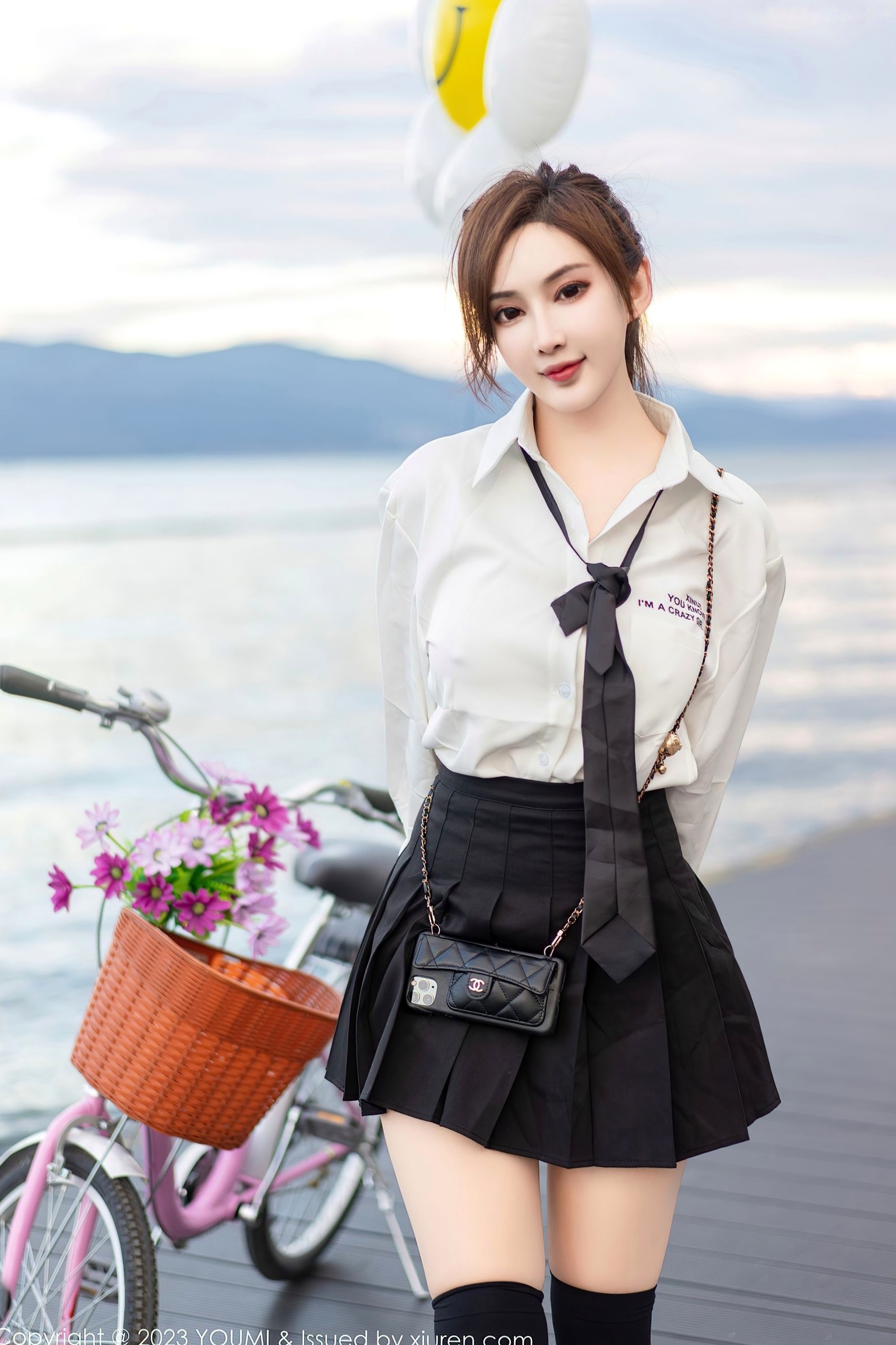YouMi尤蜜荟-903-周妍希:大理旅拍性感白衬衫黑短裙,制服诱惑与绝美背影勾勒极致曲线,无圣光大尺度私房写真