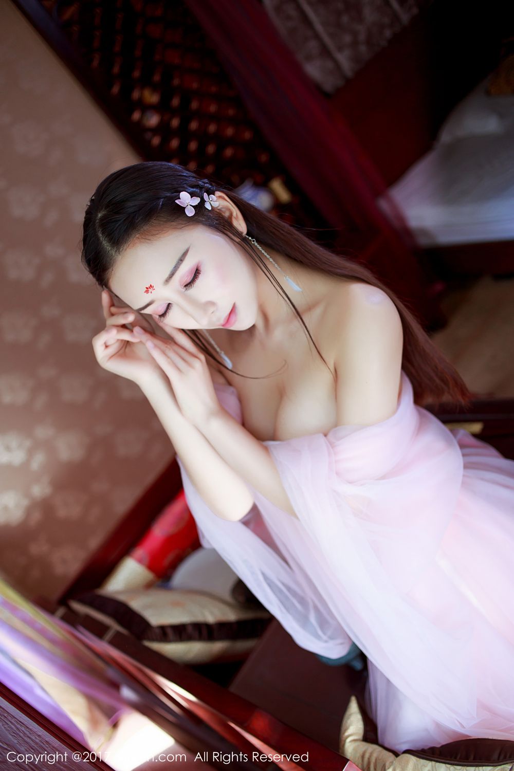 性感女王邹晶晶 花心定有何人捻