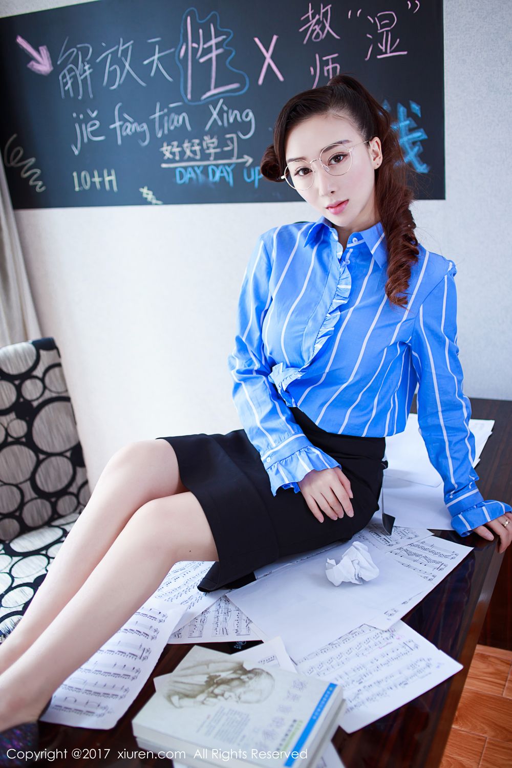 性感女神邹晶晶 OL化身严肃老师