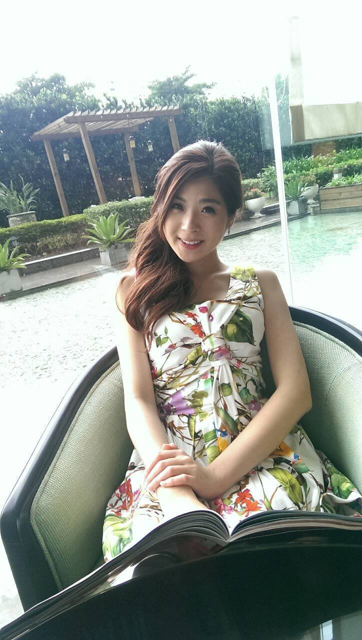 朱芳君 最正财经女主播