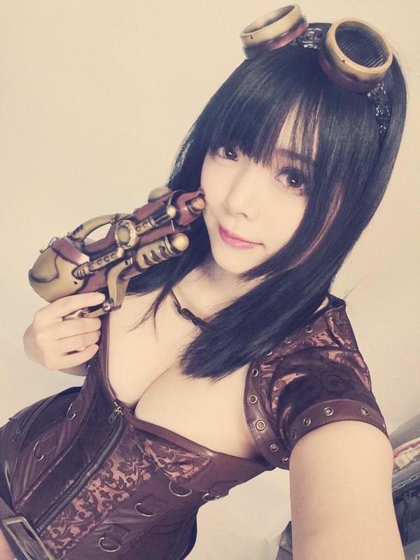 赤根京 爆乳妹Cosplay私房照诱惑写真图