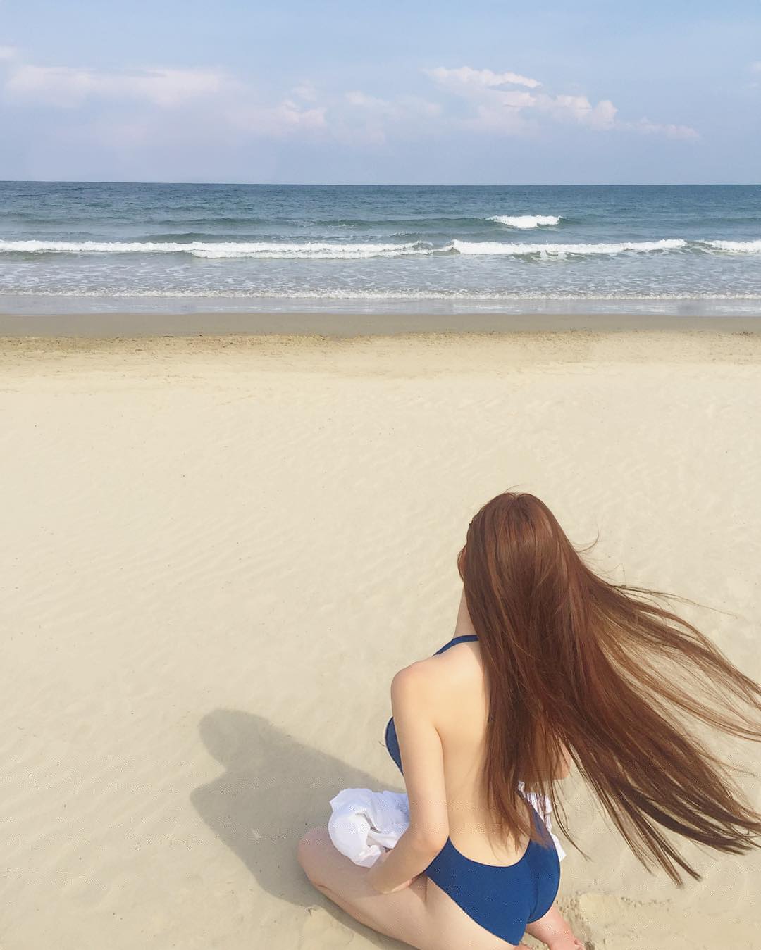 张凯玲 气质女神比基尼最新写真图