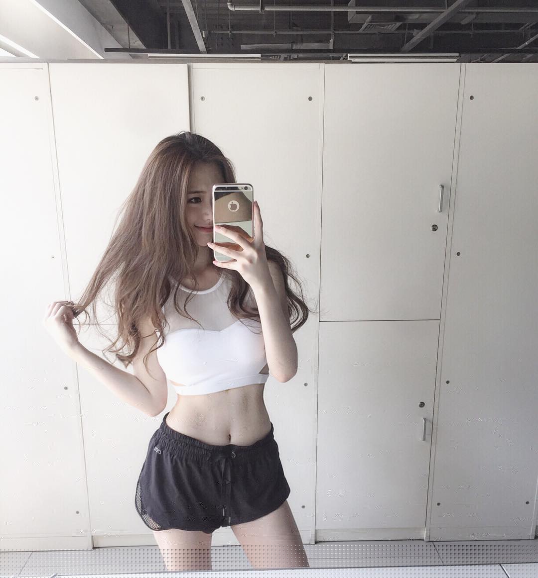 张凯玲 气质女神比基尼最新写真图