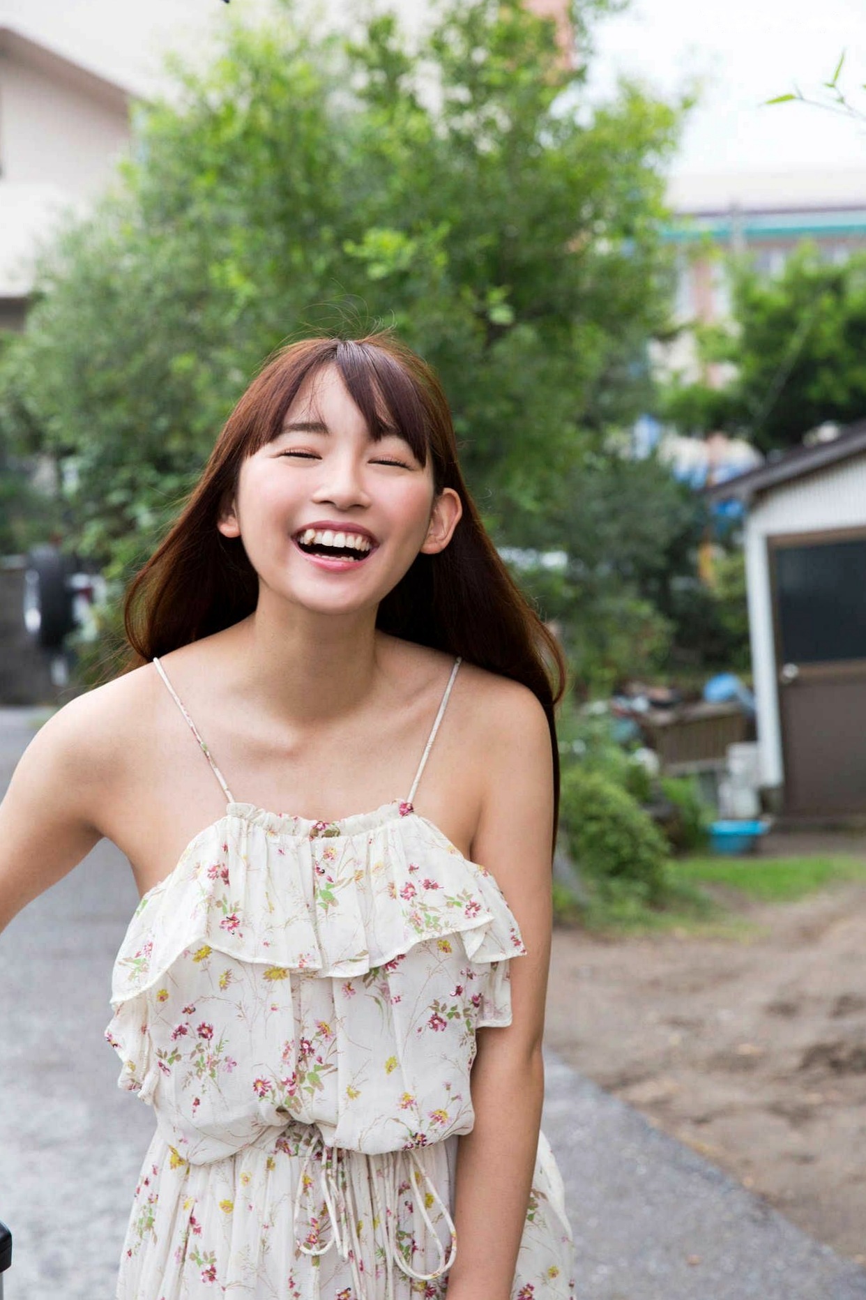 浅川梨奈《SPA!デジタル》写真集:沙滩性感比基尼与唯美和服风格赏析
