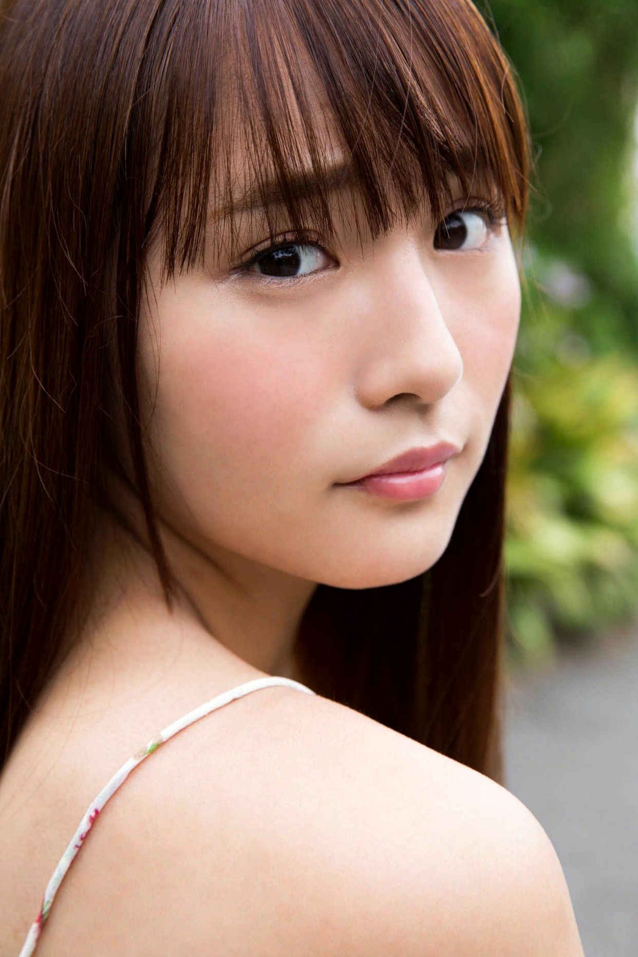 浅川梨奈《SPA!デジタル》写真集:沙滩性感比基尼与唯美和服风格赏析
