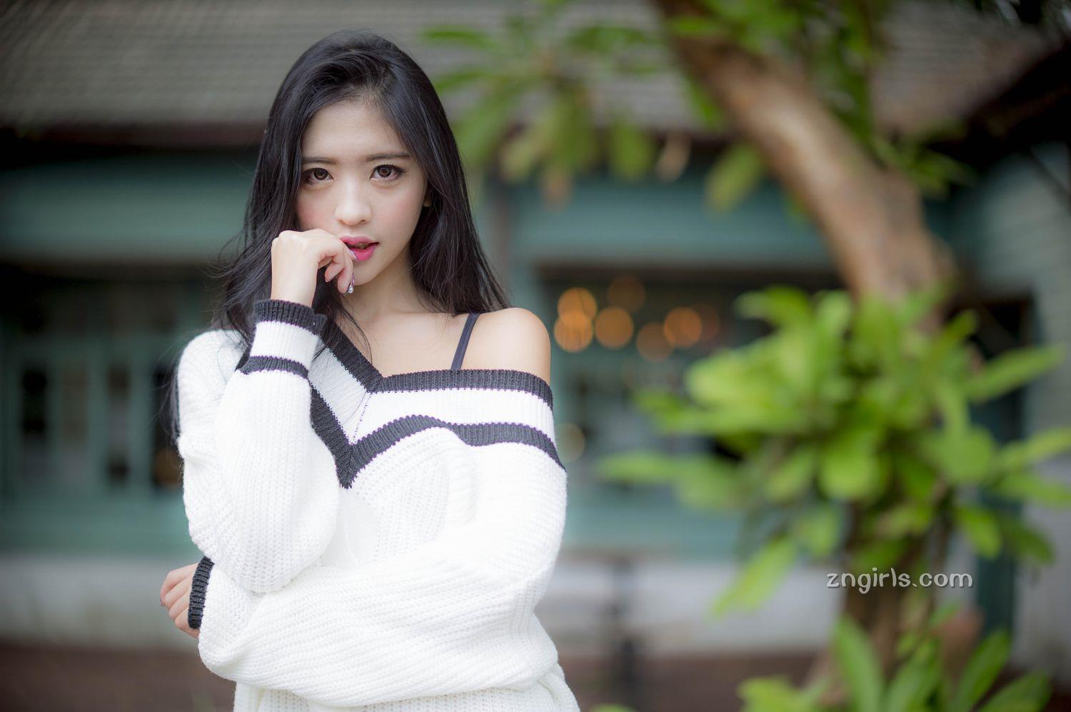 张安琪- 成熟女人写真之酥肩半露